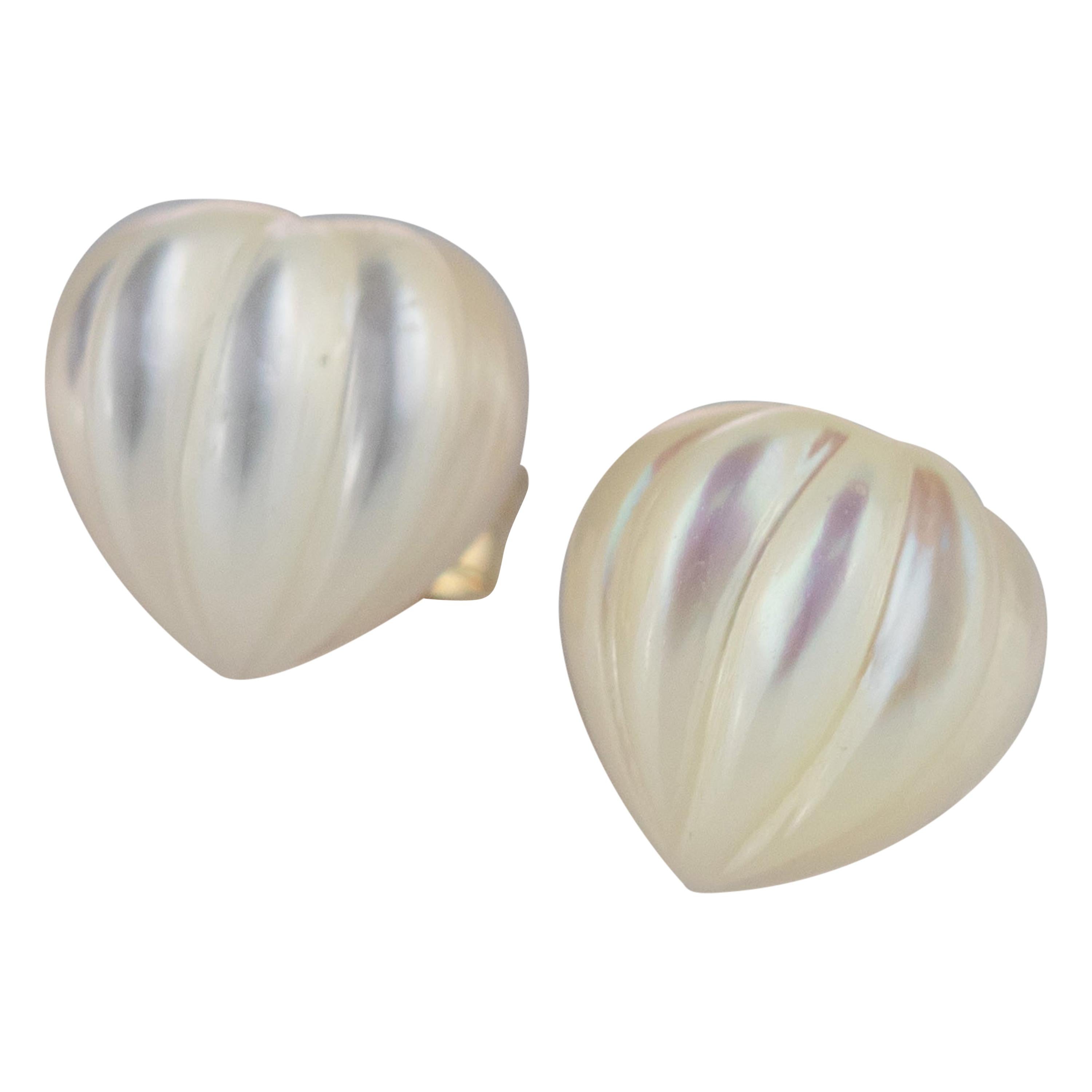 Intini Jewels Boucles d
oreilles artisanales en or jaune 18 carats avec cœur sculpté en nacre