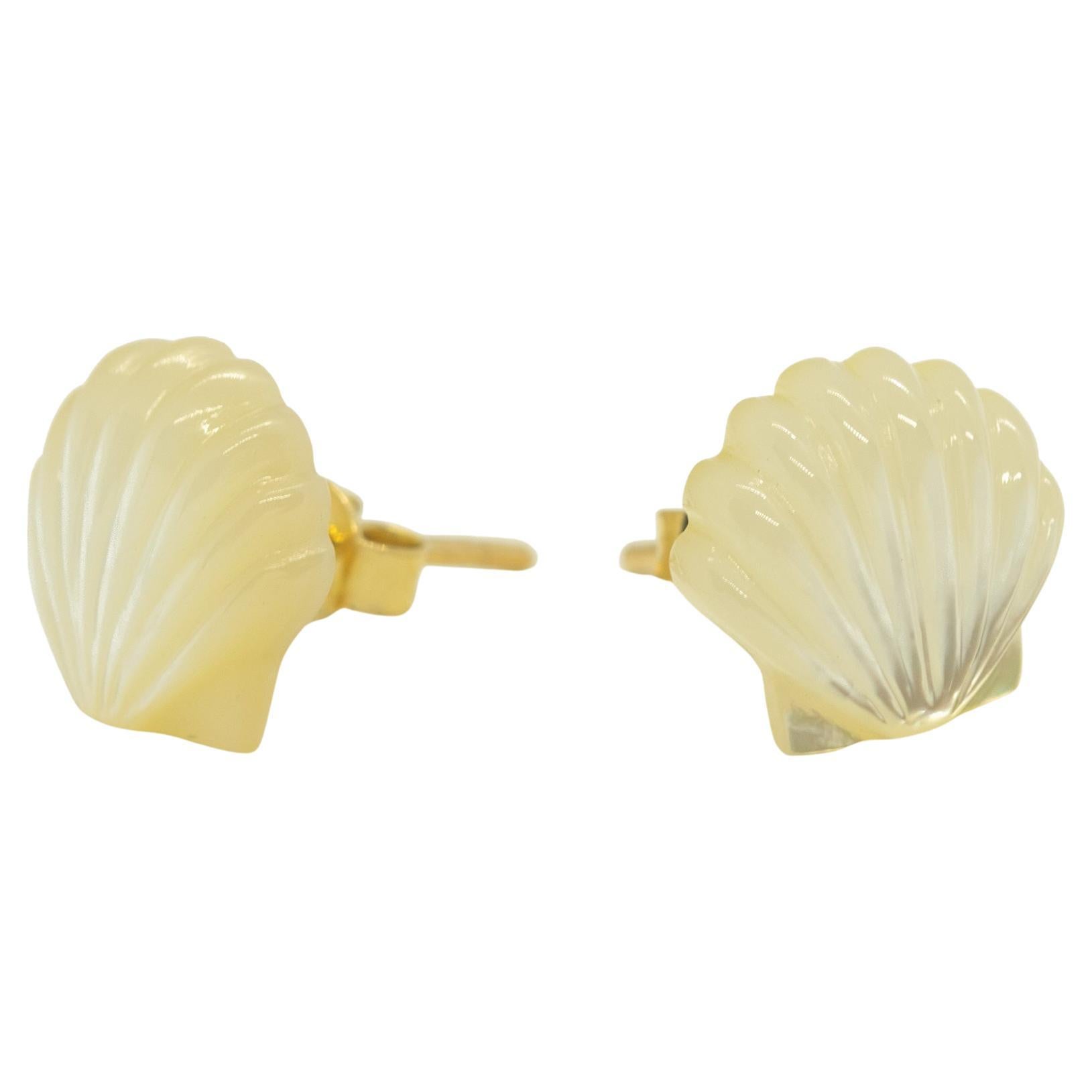 14 Karat Gelbgold Ohrstecker von Intini Jewels, Perlmutt geschnitzte Muschel im Angebot