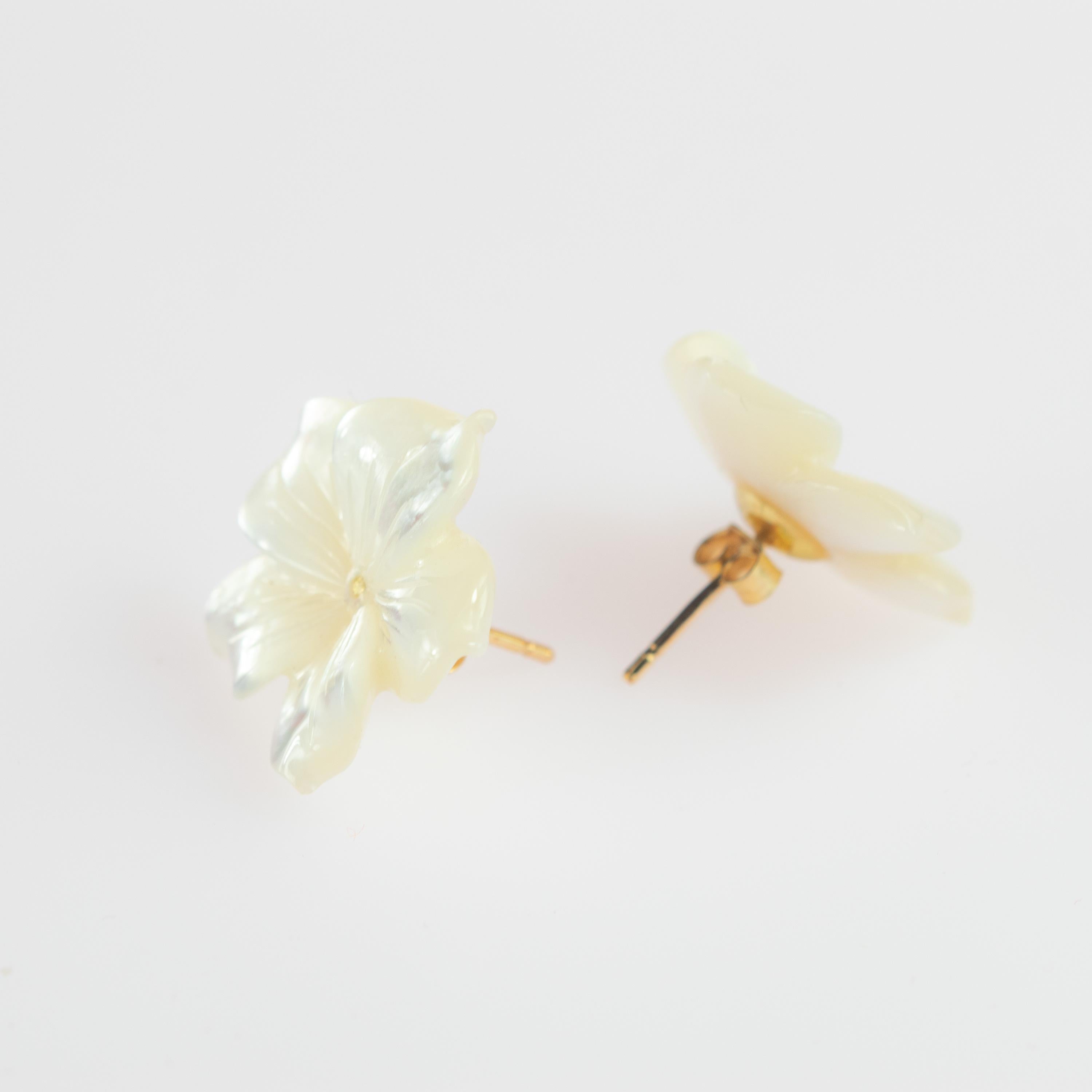 Artisan Intini Jewels Mother of Pearl Carved White Flower Gold Plate Stud Earrings For Sale