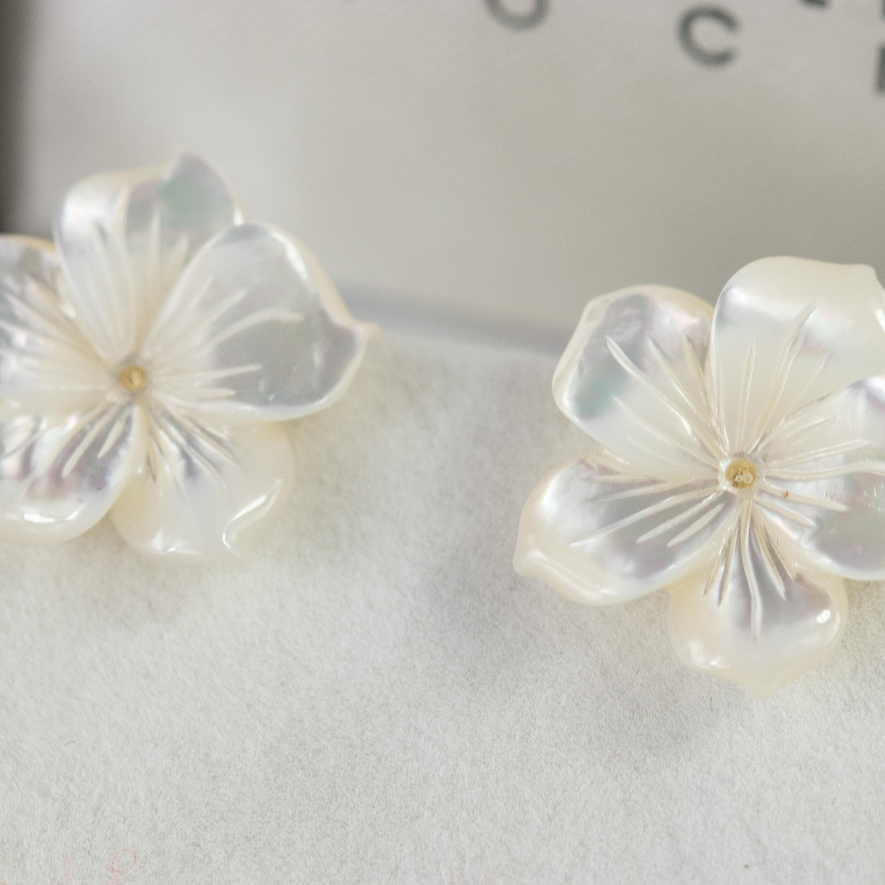 Mixed Cut Intini Jewels Mother of Pearl Carved White Flower Gold Plate Stud Earrings For Sale