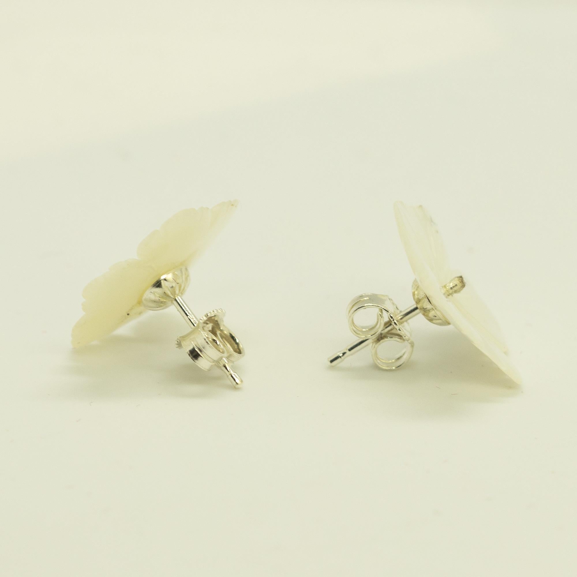 Artisan Intini Jewels Mother of Pearl Carved White Flower Sterling Silver Stud Earrings For Sale