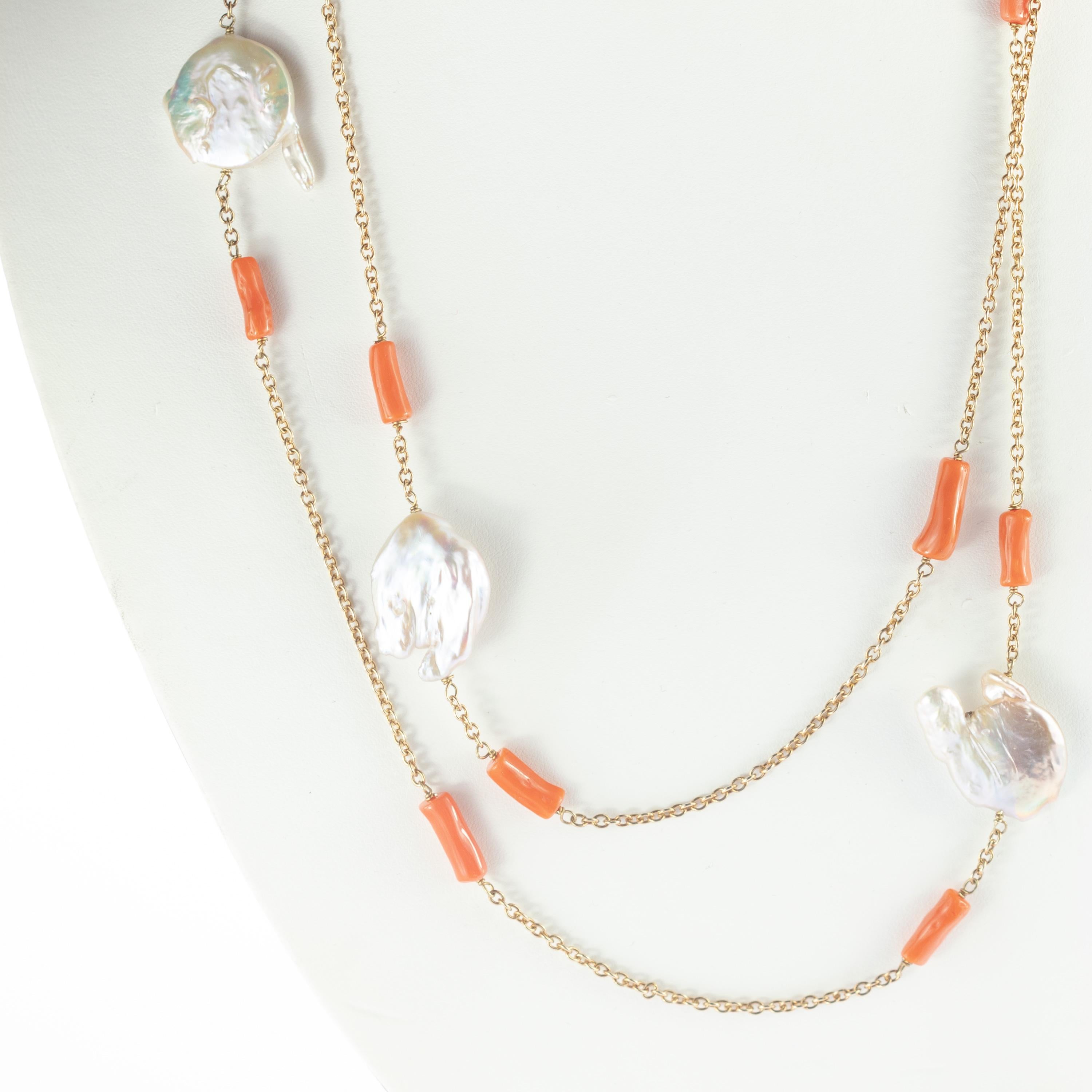 Intini Juwelen Perle Perlmutt Koralle Chips Perlen Boho lange Wickel um Halskette (Art nouveau) im Angebot