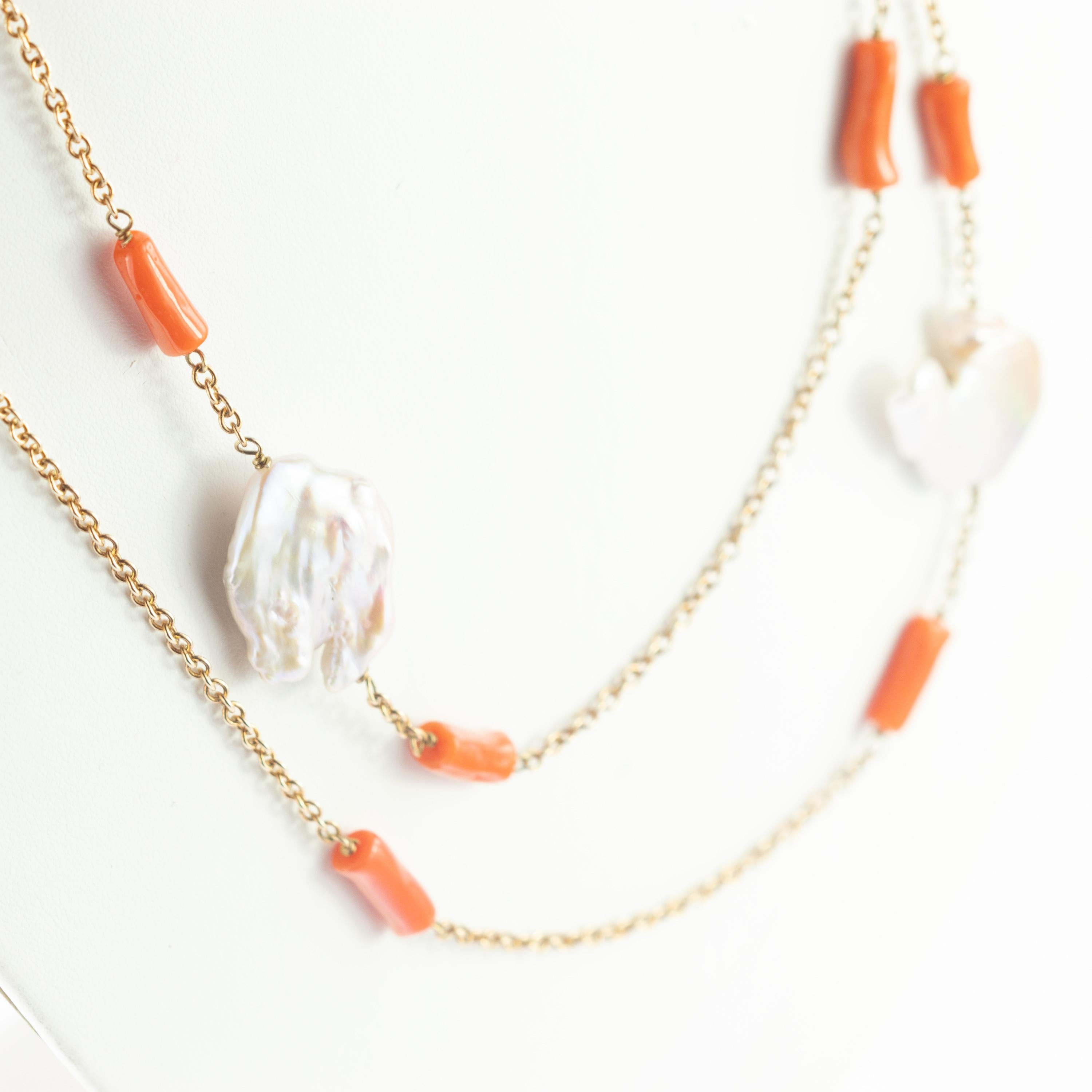 Intini Juwelen Perle Perlmutt Koralle Chips Perlen Boho lange Wickel um Halskette im Zustand „Neu“ im Angebot in Milano, IT