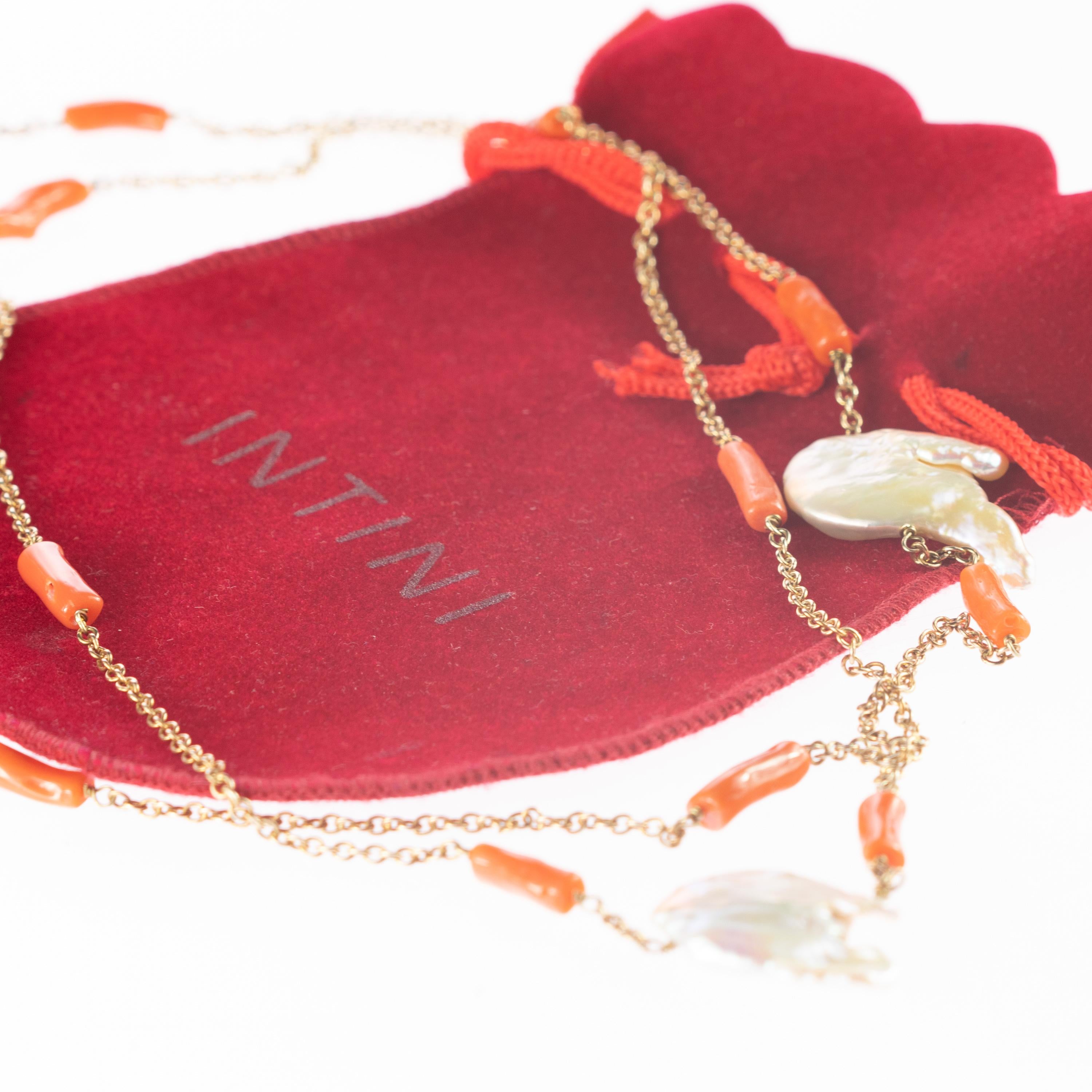 Intini Juwelen Perle Perlmutt Koralle Chips Perlen Boho lange Wickel um Halskette im Angebot 1