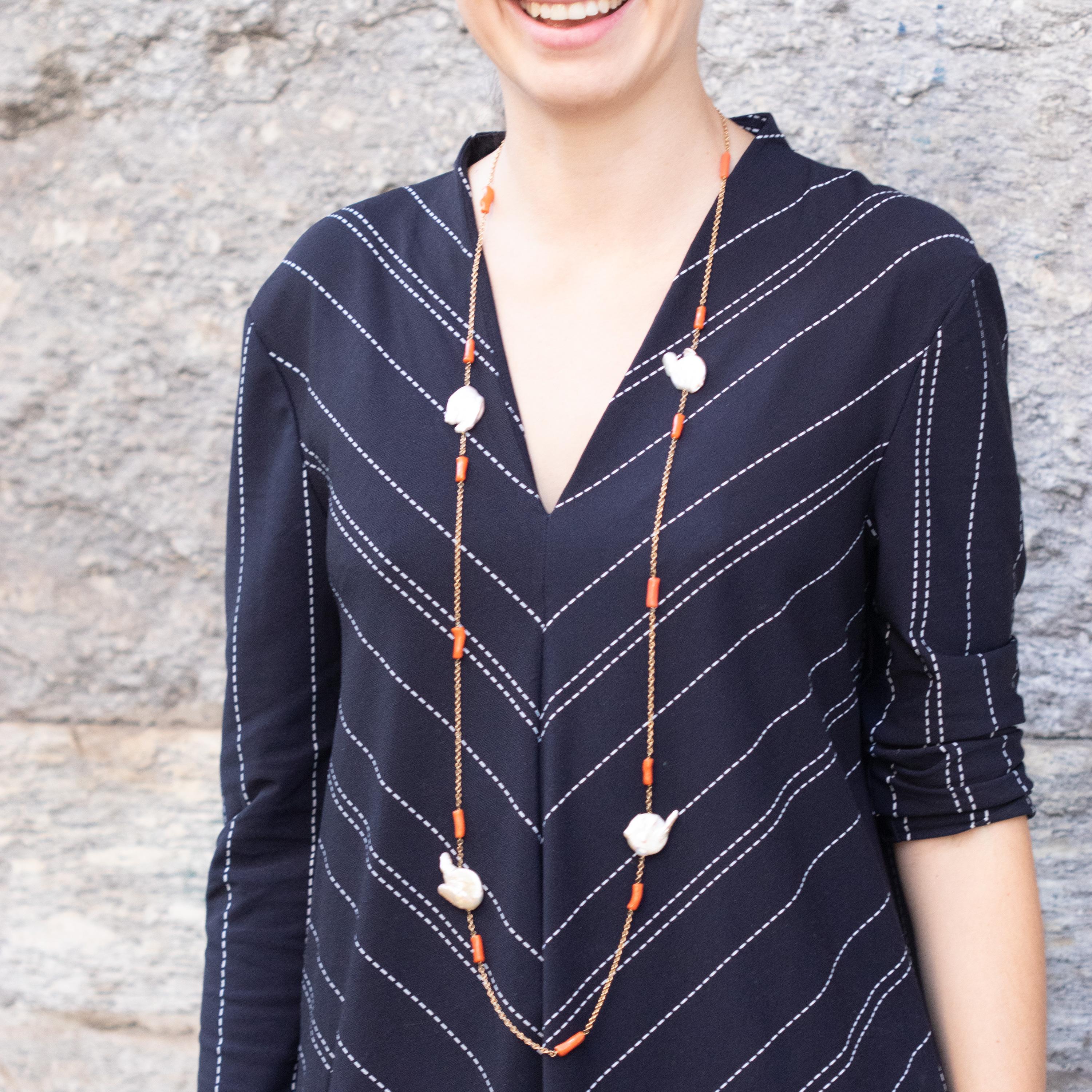 Intini Juwelen Perle Perlmutt Koralle Chips Perlen Boho lange Wickel um Halskette im Angebot 2