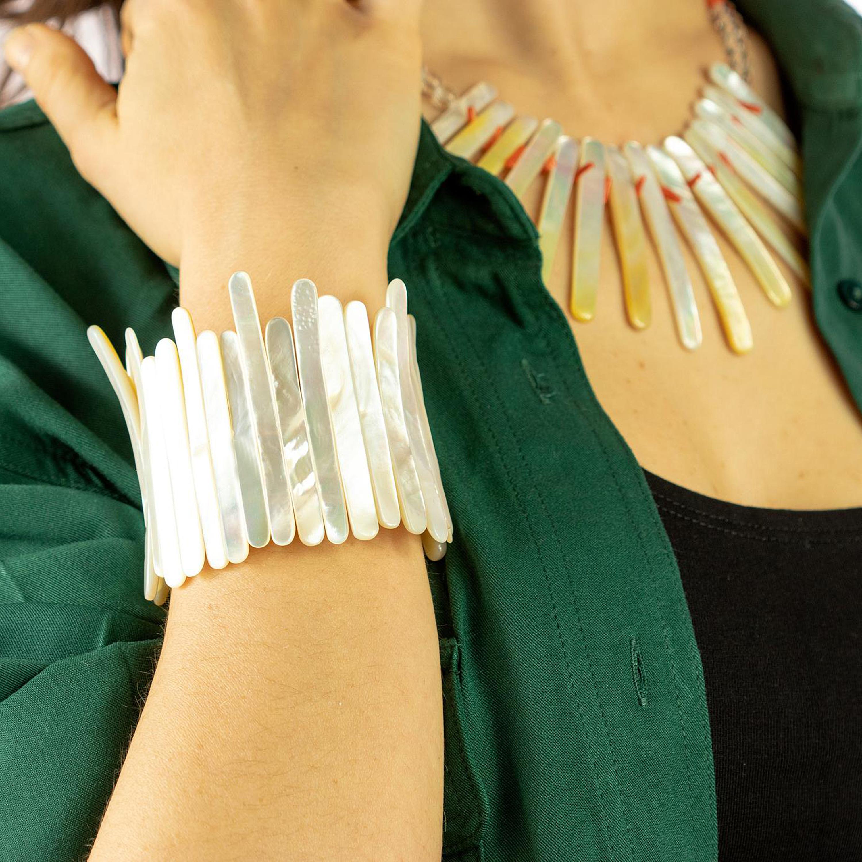 tini Jewels Modernes Set aus Perlenarmband und Halskette aus Perlen, Perlen und Korallen aus Perlen (Kunsthandwerker*in) im Angebot