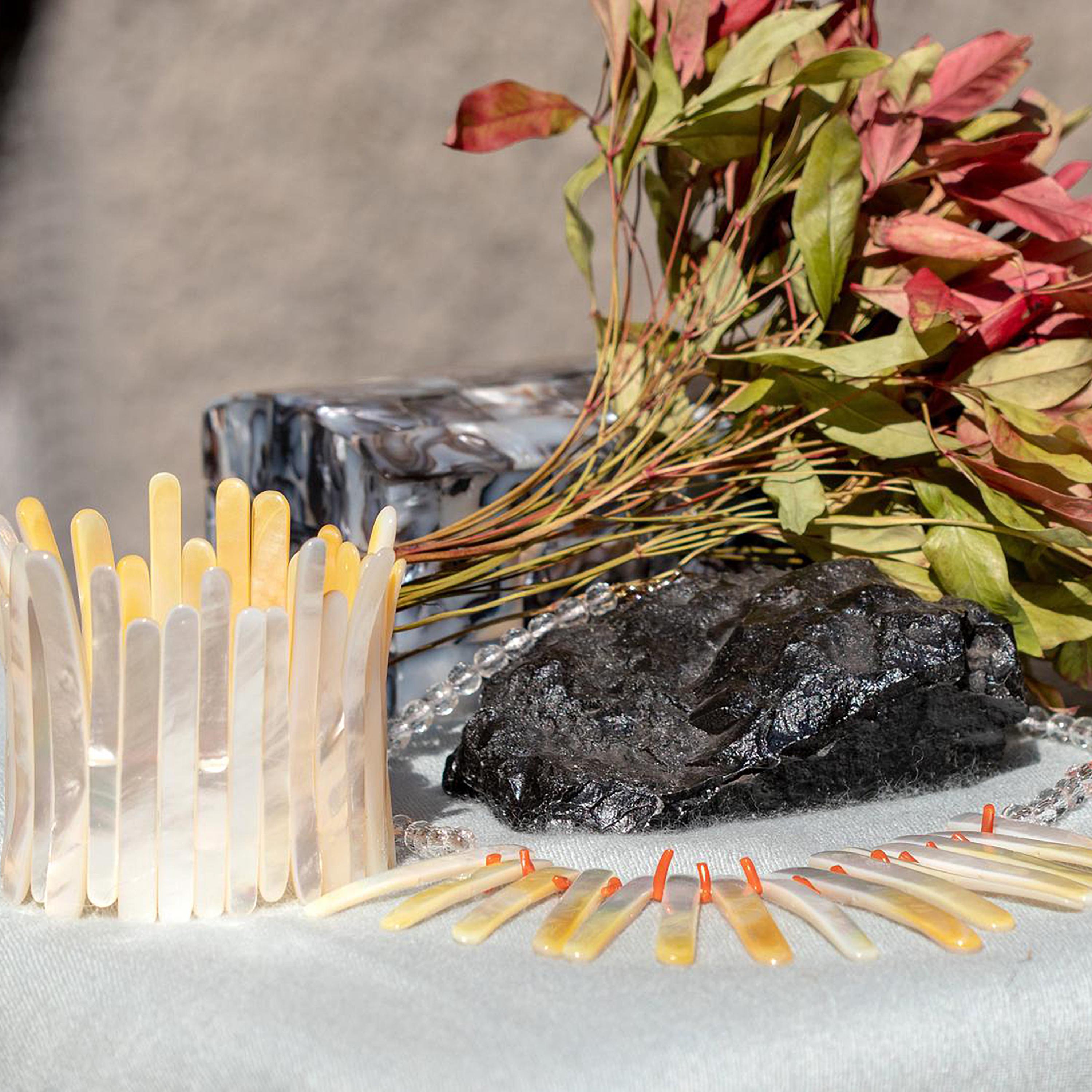 tini Jewels Modernes Set aus Perlenarmband und Halskette aus Perlen, Perlen und Korallen aus Perlen im Angebot 2