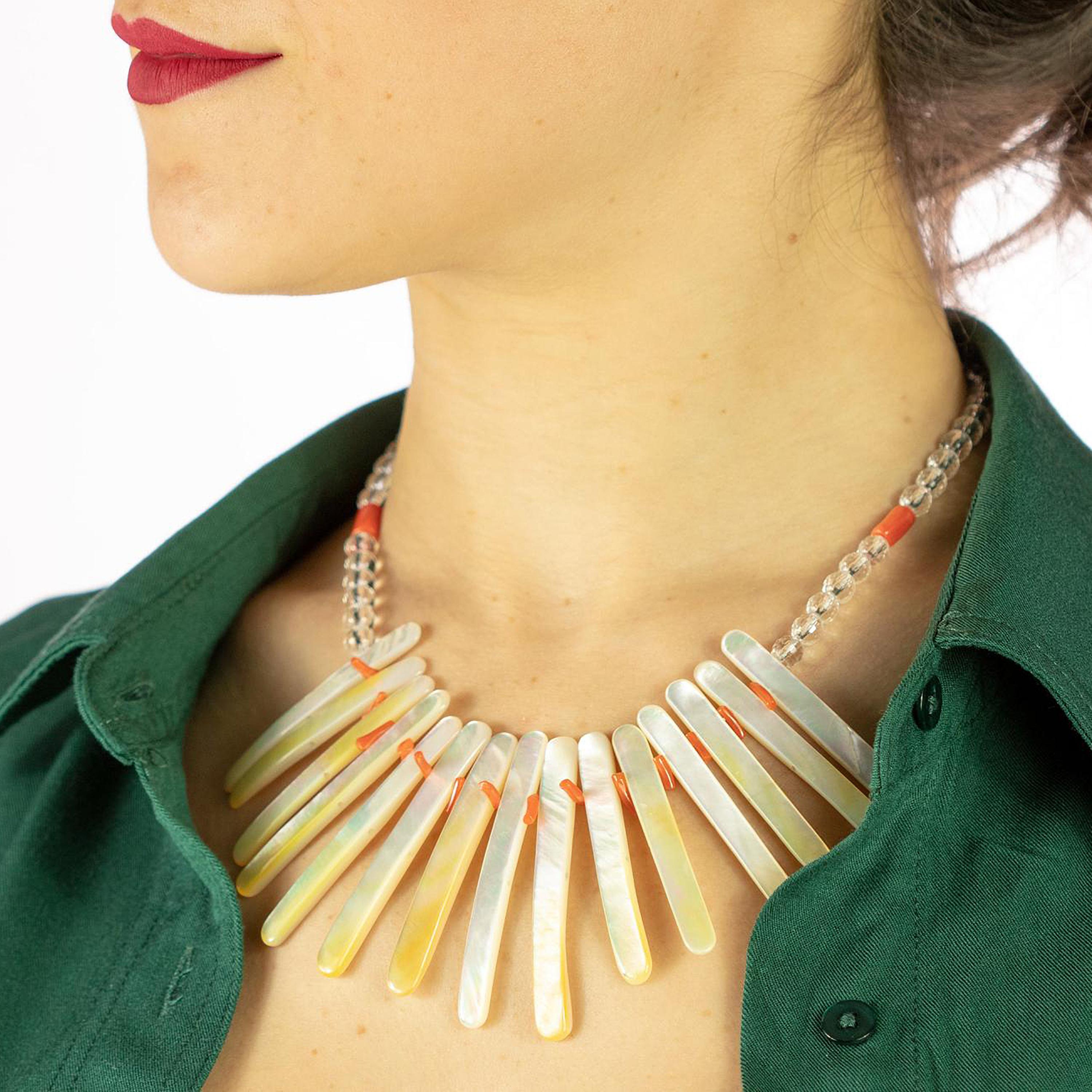 Artigiano Intini Jewels Madre di Perla Corallo Cristallo Moderna Collana Cocktail Boho con Perline in vendita
