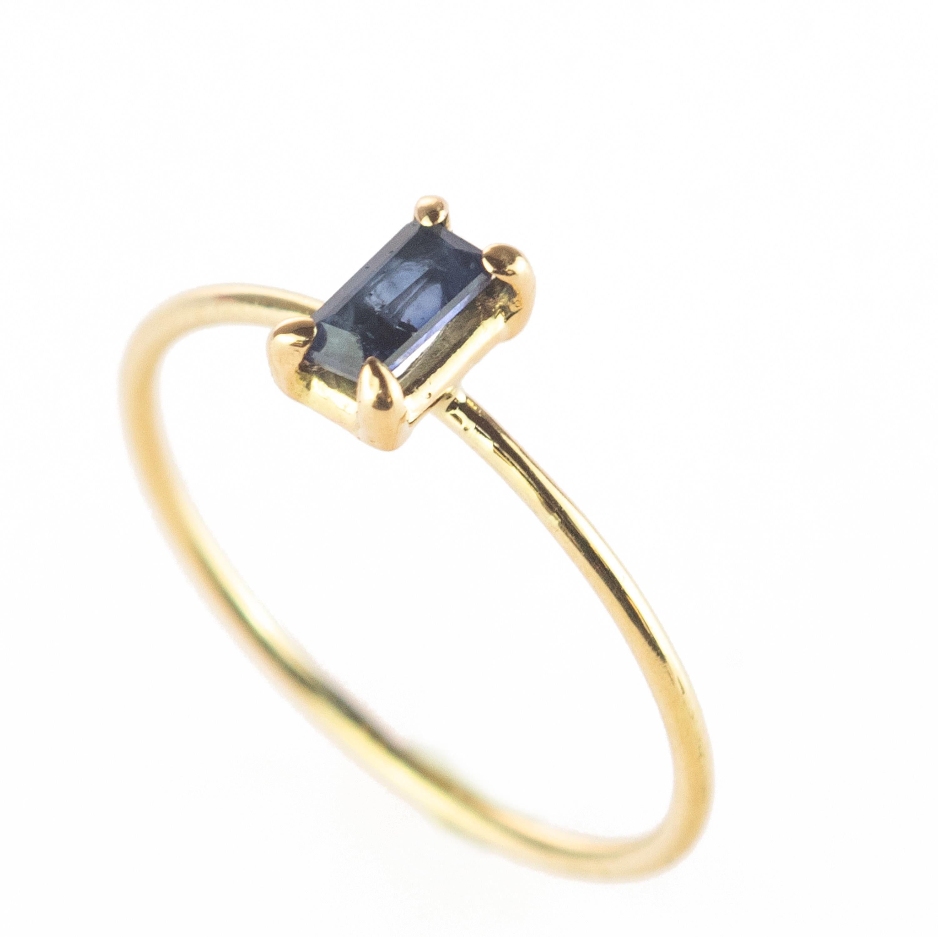 Intini Jewels Natural Blue Sapphire 18 Karat Gold Cocktail Handmade Modern Ring For Sale 4