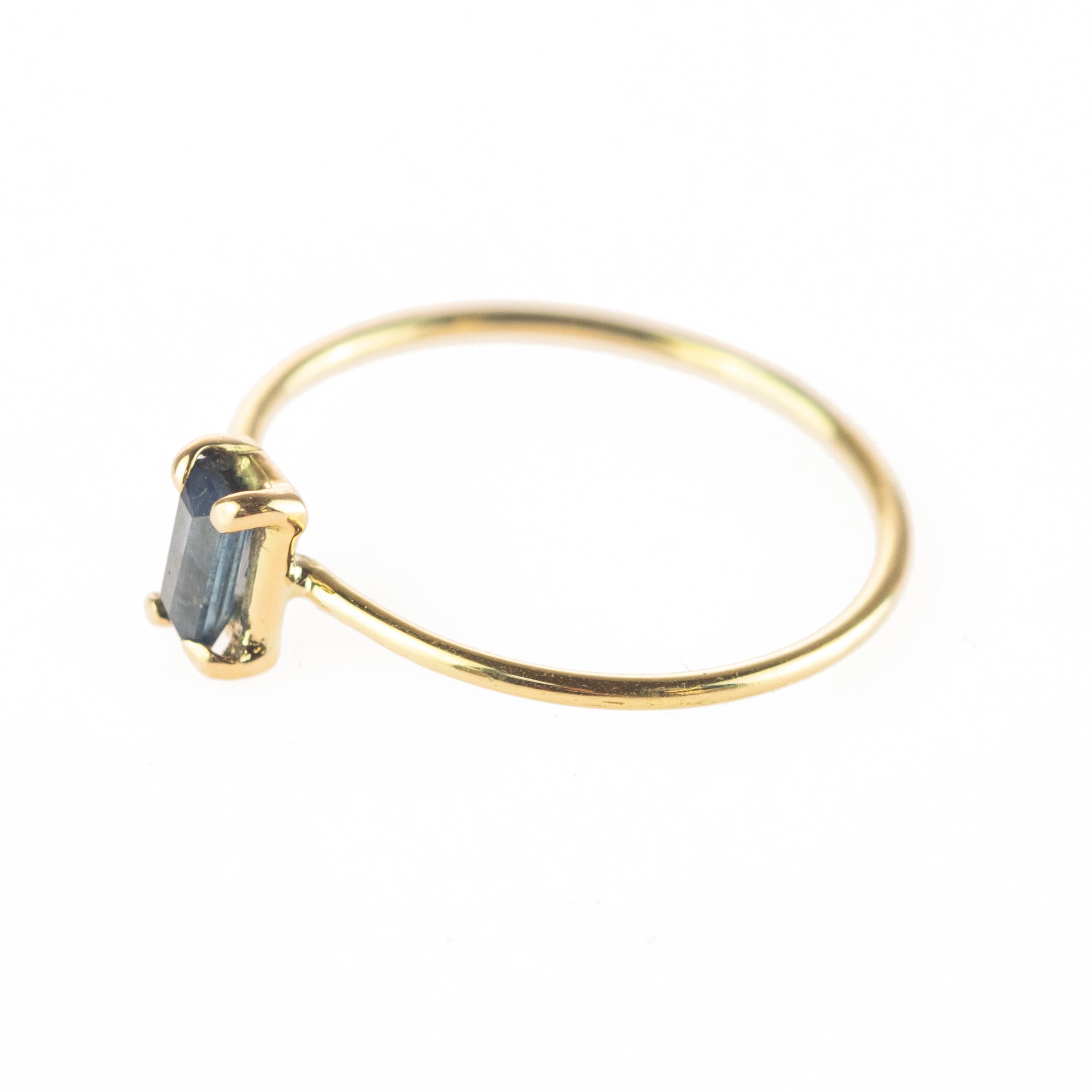 Women's or Men's Intini Jewels Natural Blue Sapphire 18 Karat Gold Cocktail Handmade Modern Ring For Sale