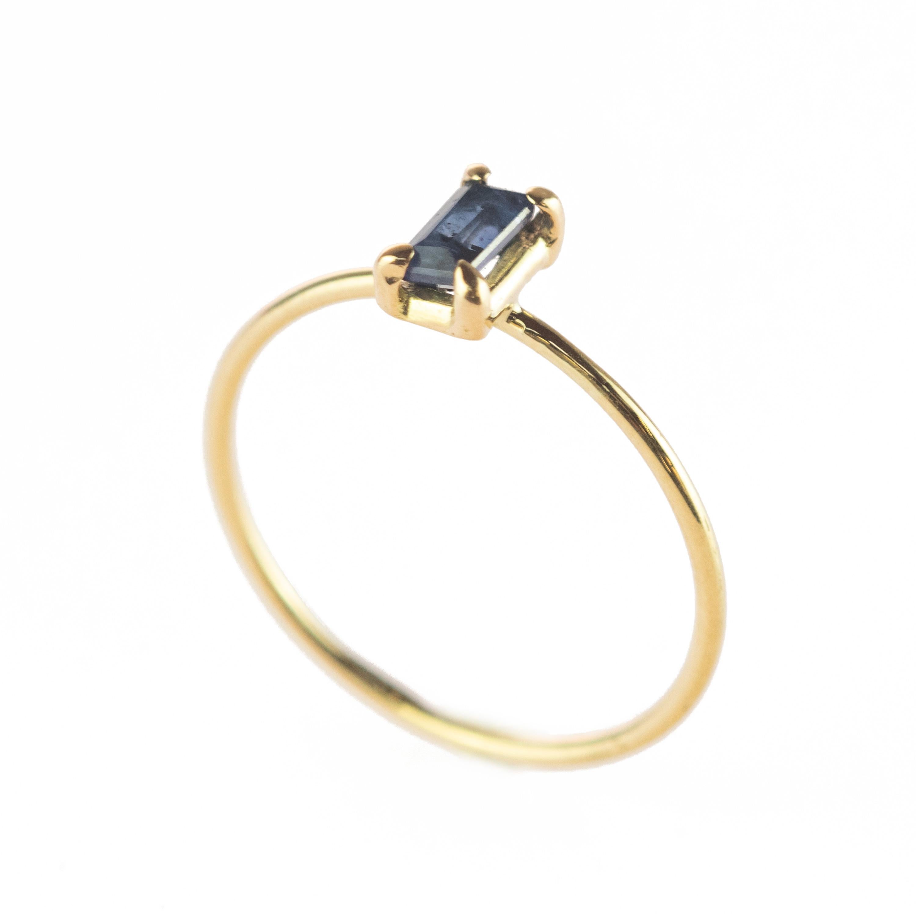 Intini Jewels Natural Blue Sapphire 18 Karat Gold Cocktail Handmade Modern Ring For Sale 3