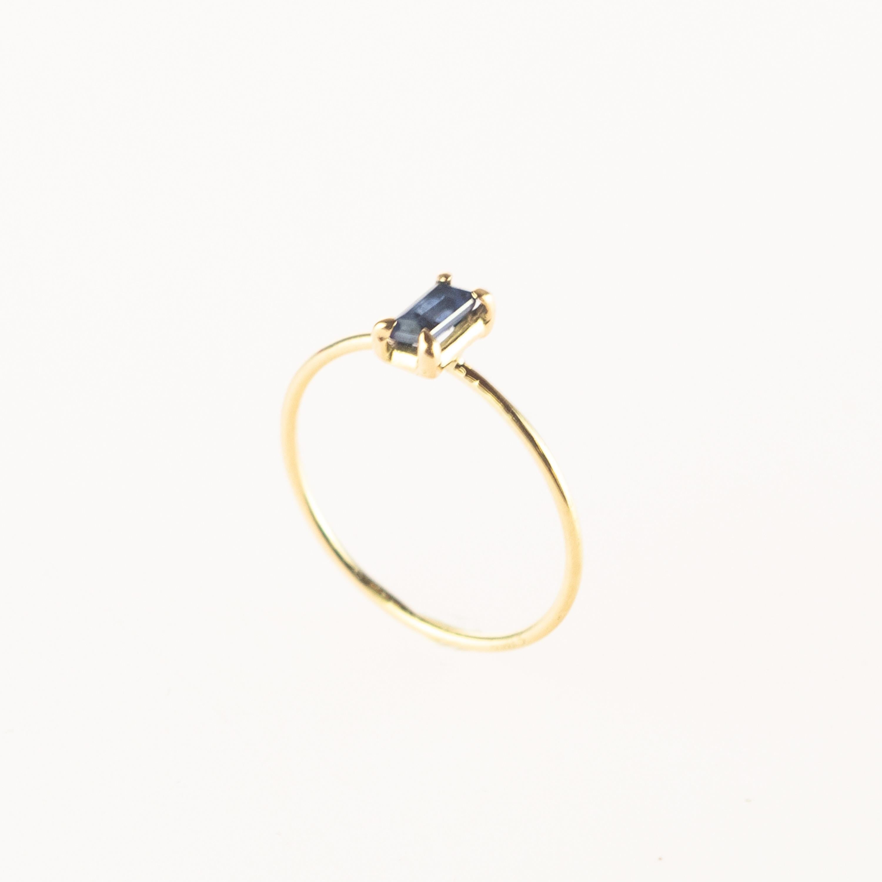 Oval Cut Intini Jewels Natural Blue Sapphire 9 Karat Gold Cocktail Handmade Modern Ring For Sale
