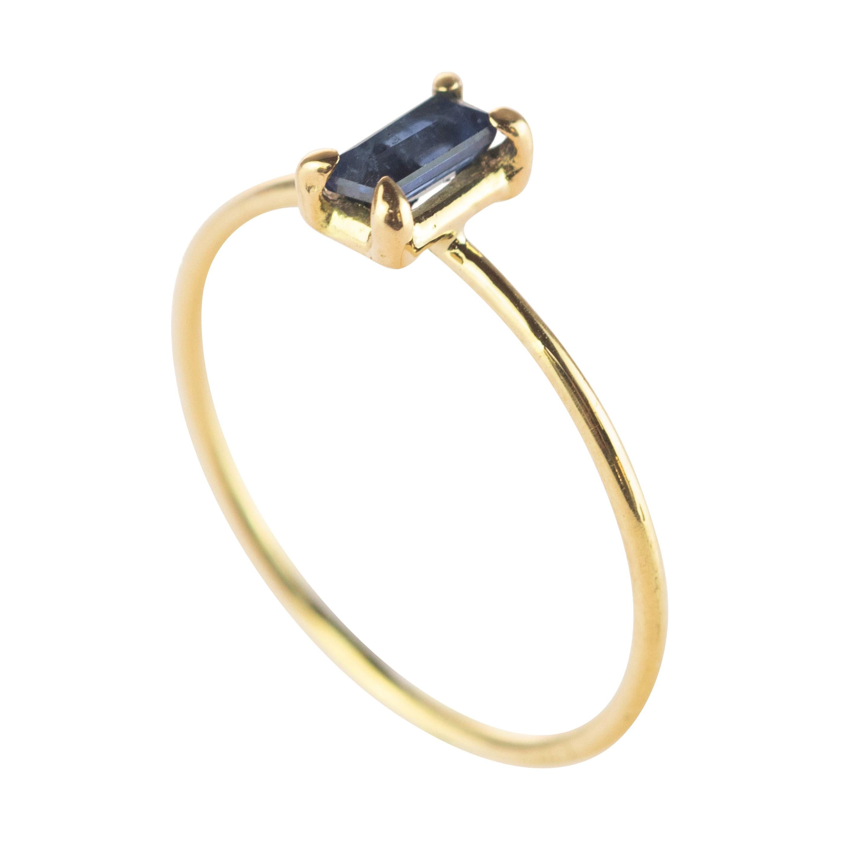 Intini Jewels Natural Blue Sapphire 9 Karat Gold Cocktail Handmade Modern Ring For Sale
