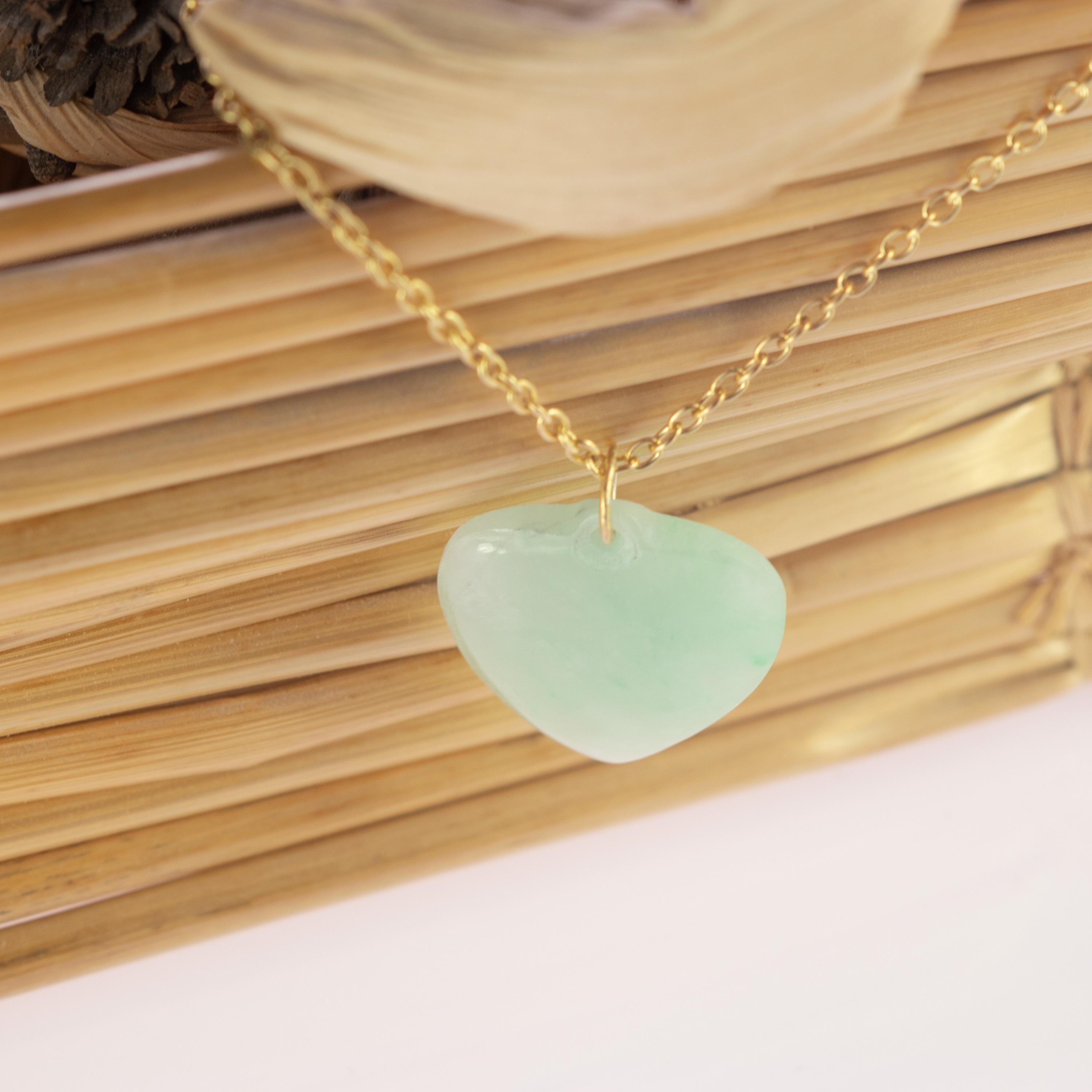 Intini Jewels Natürliches Jade Grünes Herz 9 Karat Gold Anhänger Kette Halskette Damen im Angebot