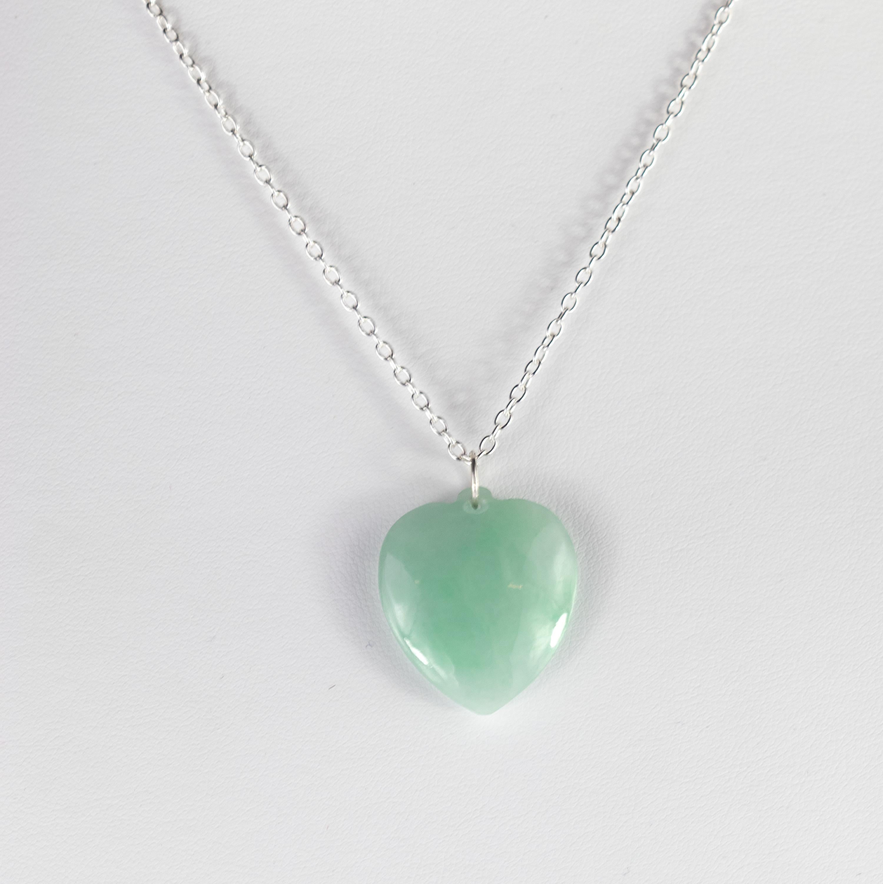 Art Nouveau Intini Jewels Collana con ciondolo a catena in argento Sterling con cuore verde di giada naturale in vendita