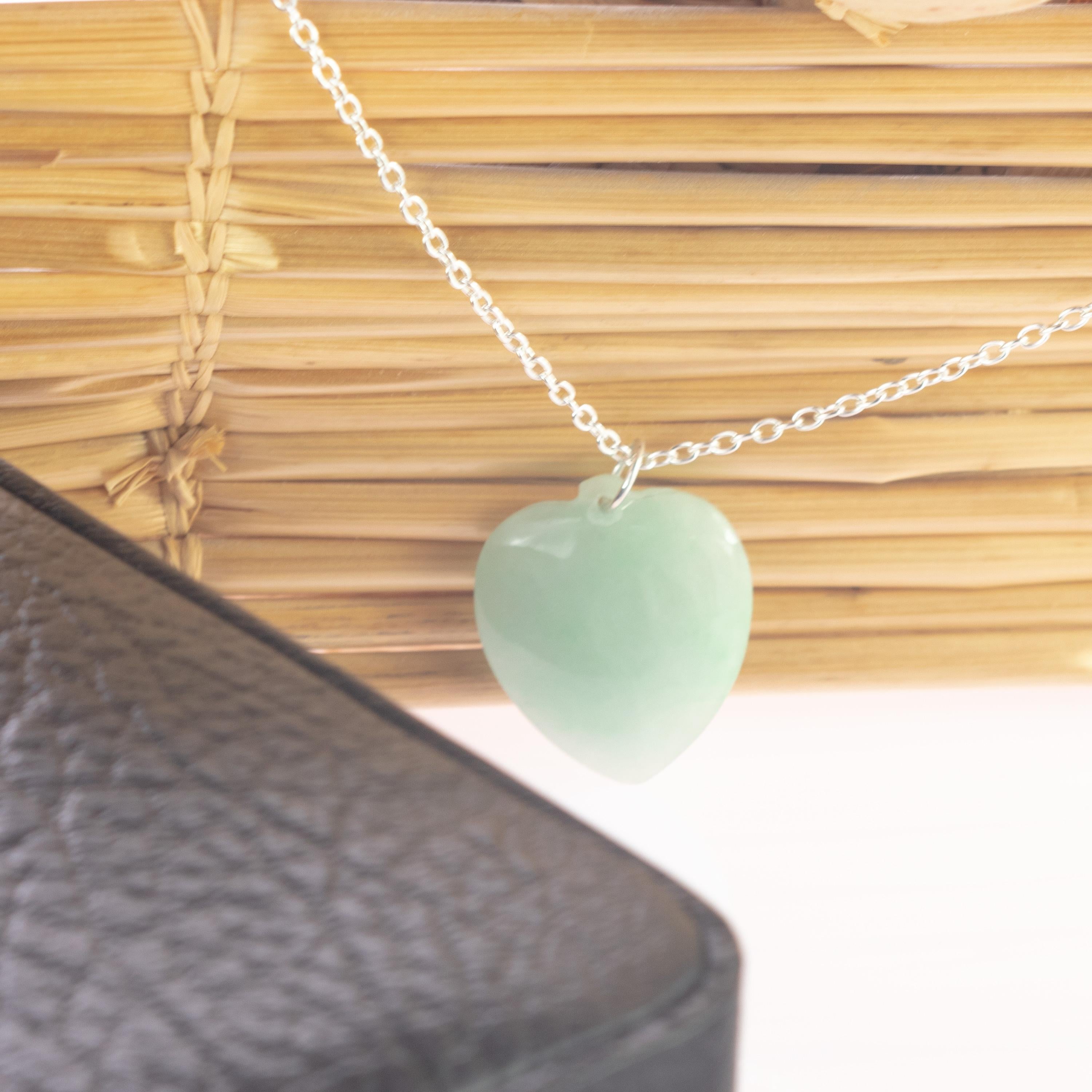 Intini Jewels Collana con ciondolo a catena in argento Sterling con cuore verde di giada naturale In condizioni Nuovo in vendita a Milano, IT