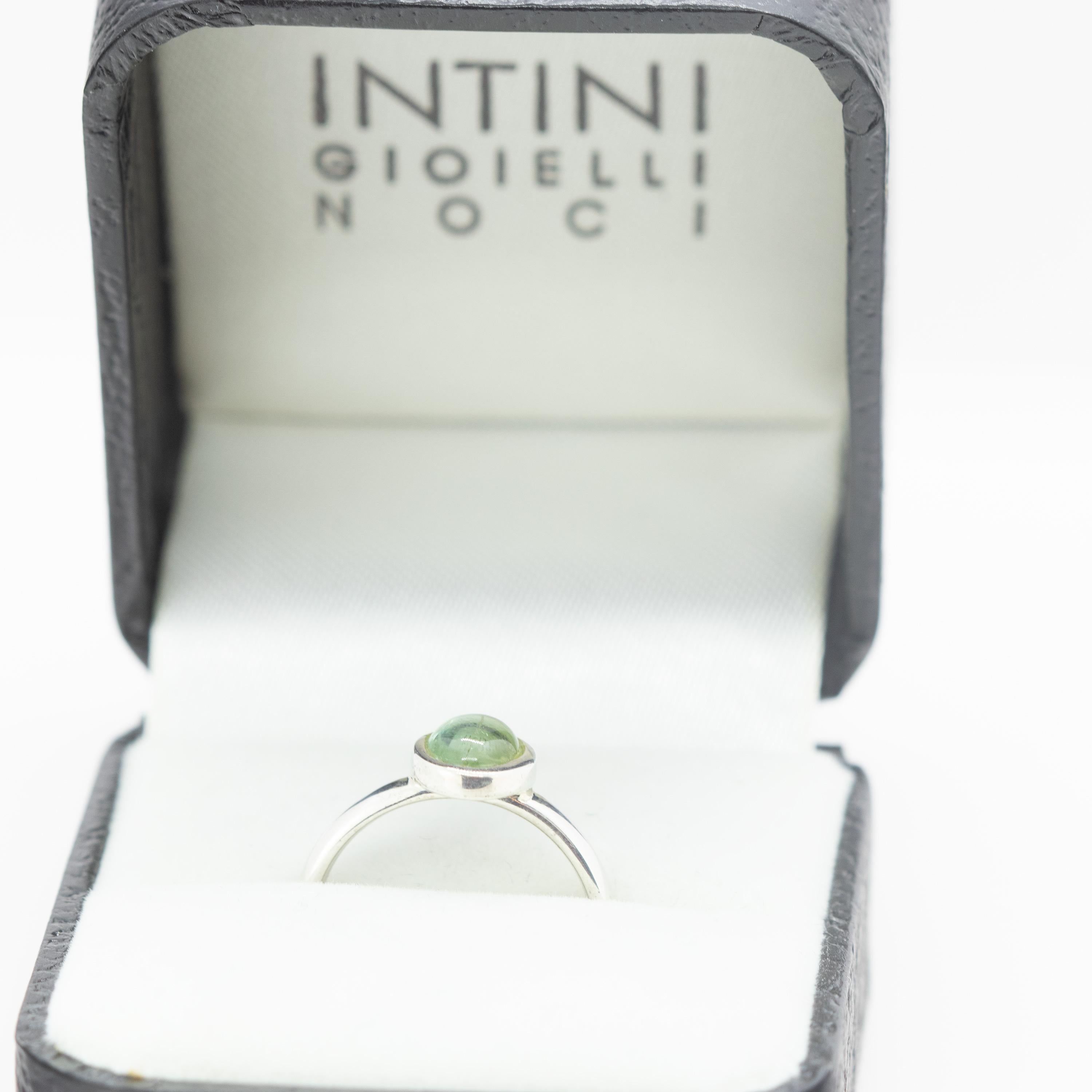 Intini Jewels Natural Light Green Tourmaline Oval Cabochon Sterling Silver Ring en Nuevo Estado en Milano, IT