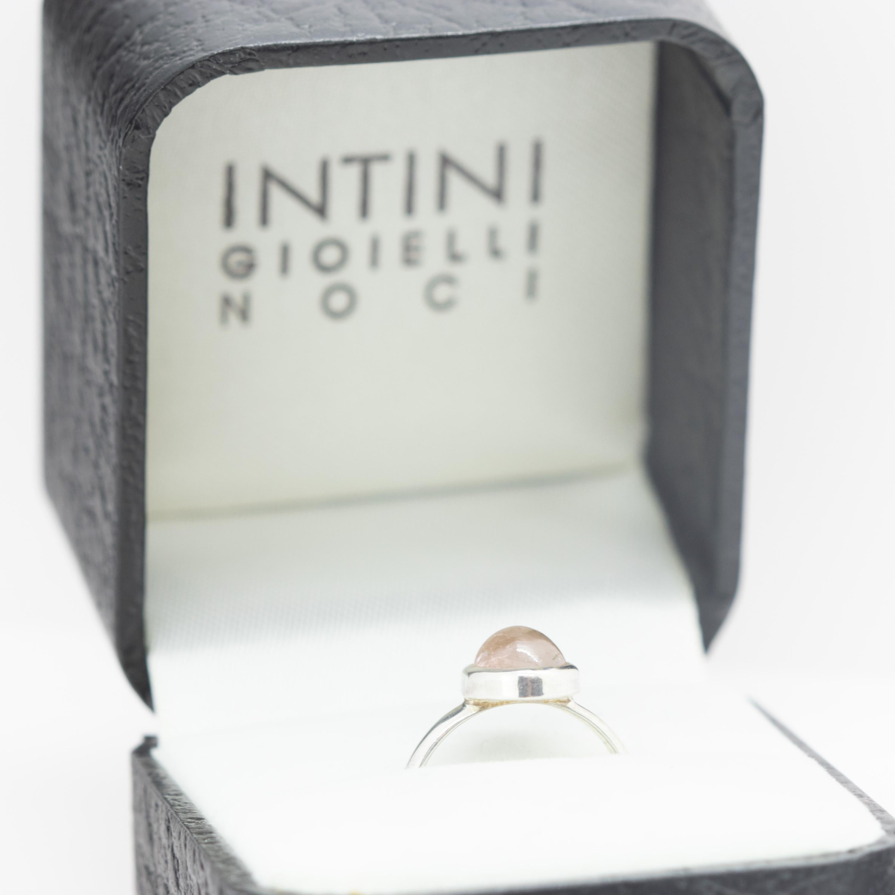 Intini Jewels Chic Ring, natürlicher rosa Turmalin, ovaler Cabochon, Sterlingsilber, Sterlingsilber Damen im Angebot