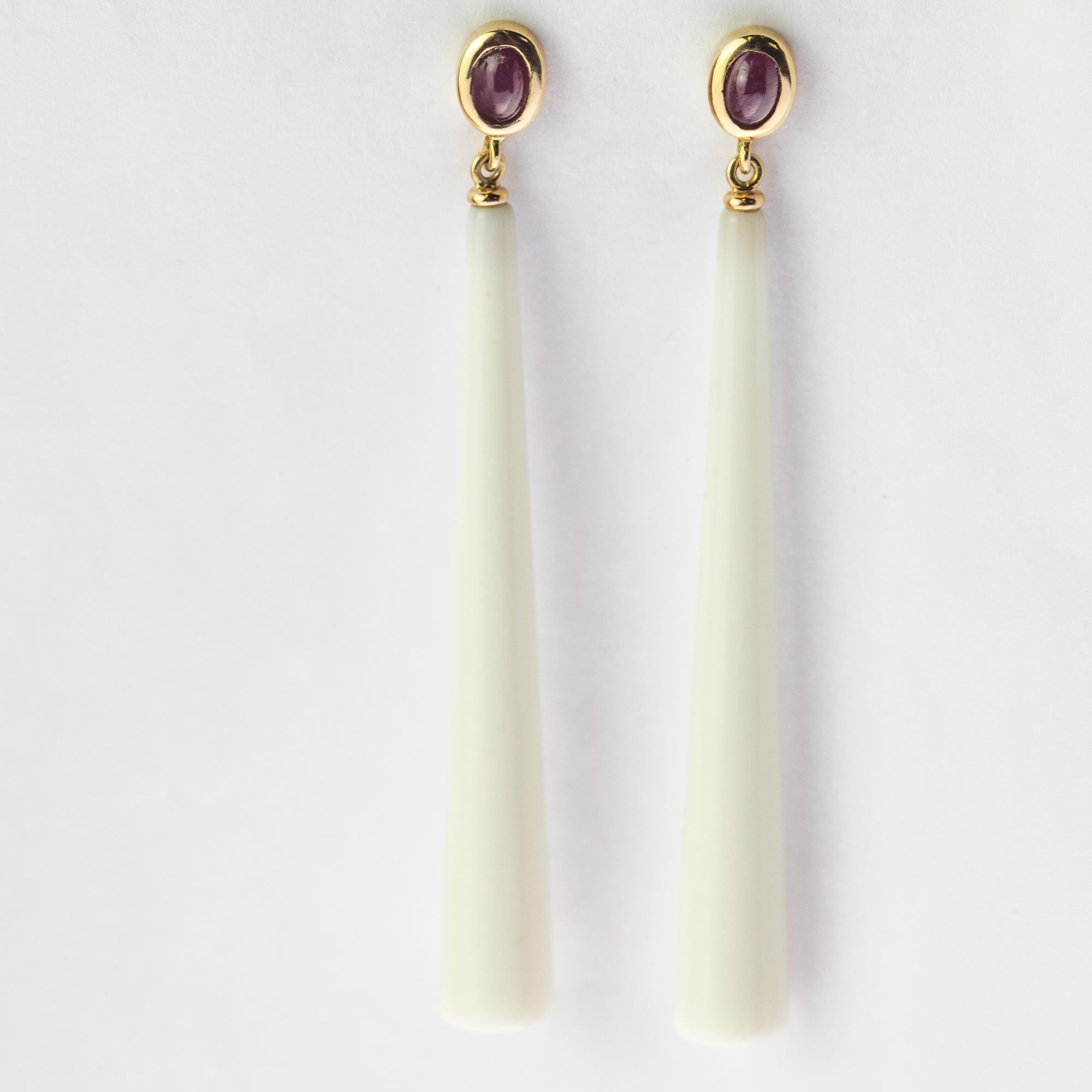 Intini Jewels Boucles d'oreilles cocktail chics en goutte en or 18 carats avec agate blanche et rubis naturel Pour femmes en vente