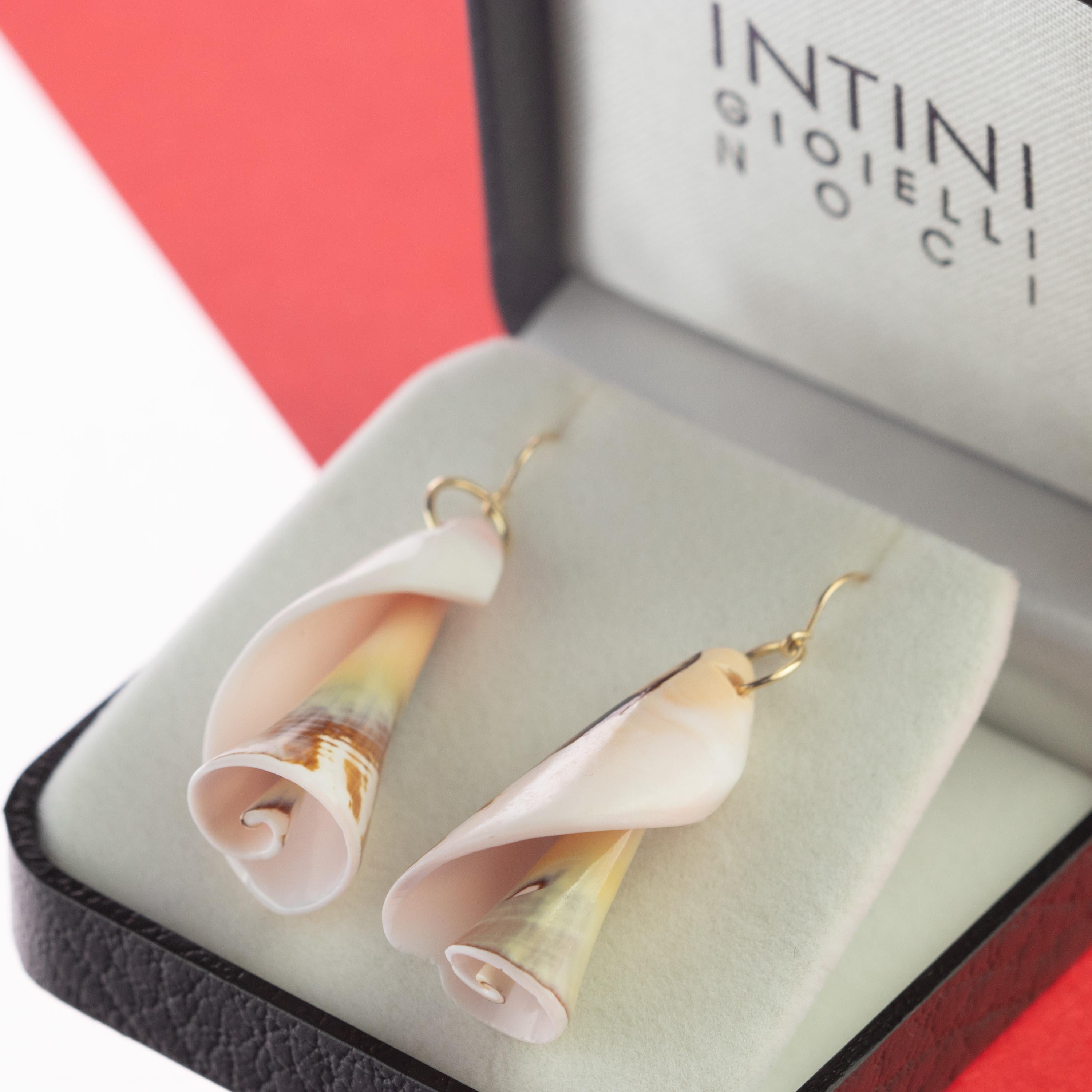 Unique natural shell dangle earrings for a signature INTINI Jewels look. Elegant and contemporary boho drop cocktail earrings for a marvelous look, for an everyday touch of class and charm.

This design shows the beauty of the sea. The light colors