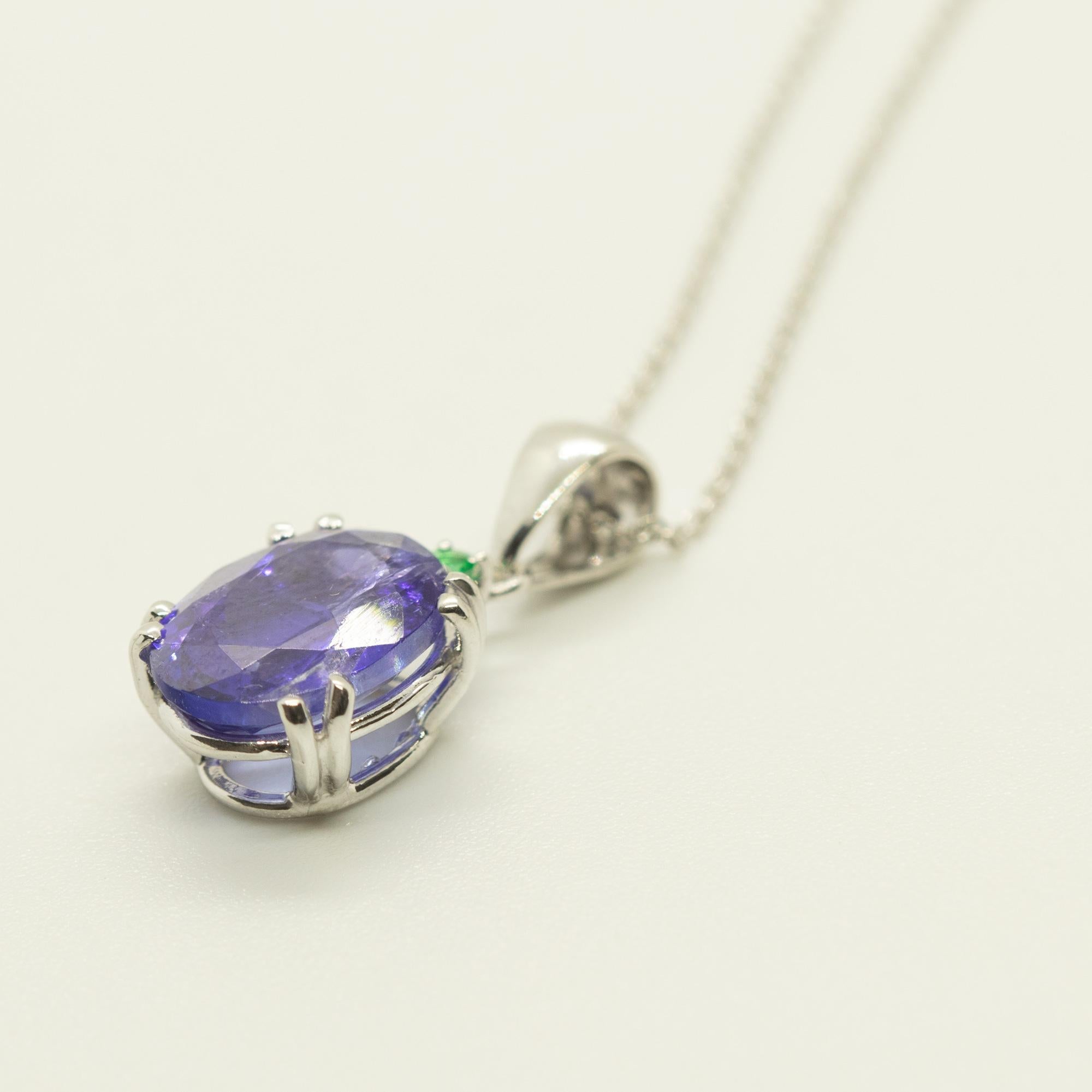 Intini Jewels Natural Tanzanite Emerald 18k White Gold Pendant Cocktail Necklace In New Condition For Sale In Milano, IT
