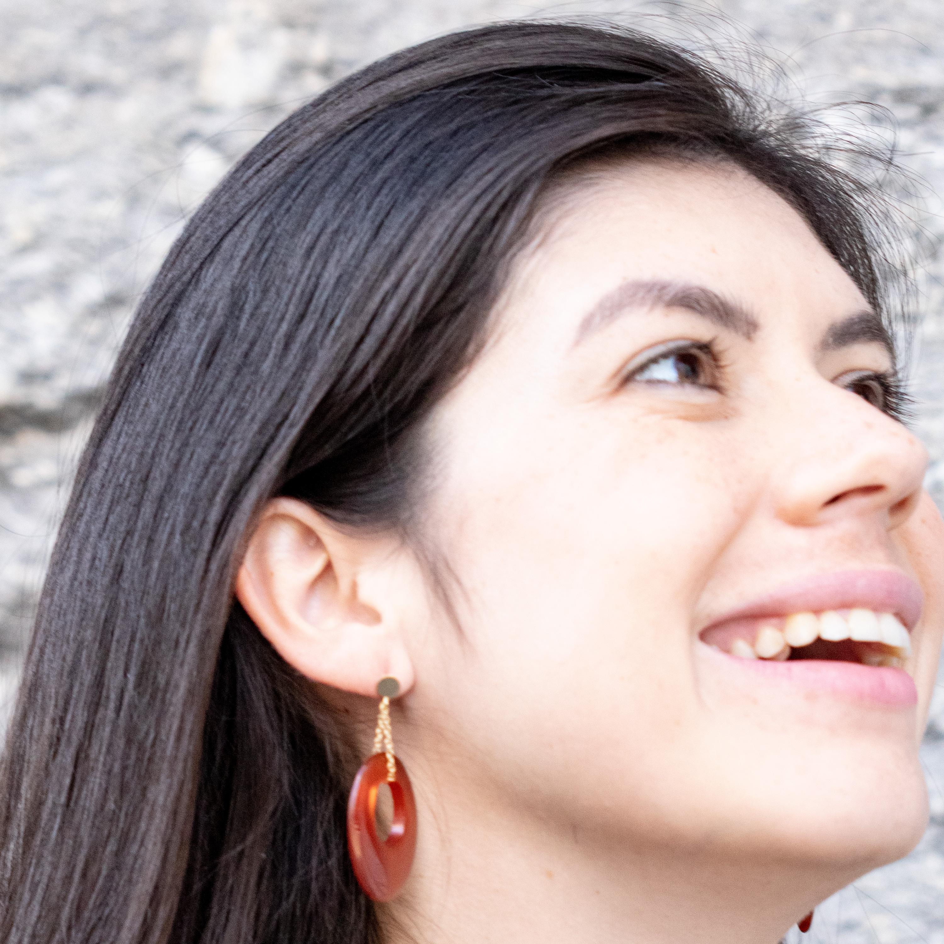 tini Jewels Oval Karneol Nussbaum 18 Karat Gelbgold Tropfenohrringe mit Anhängern im Angebot 5