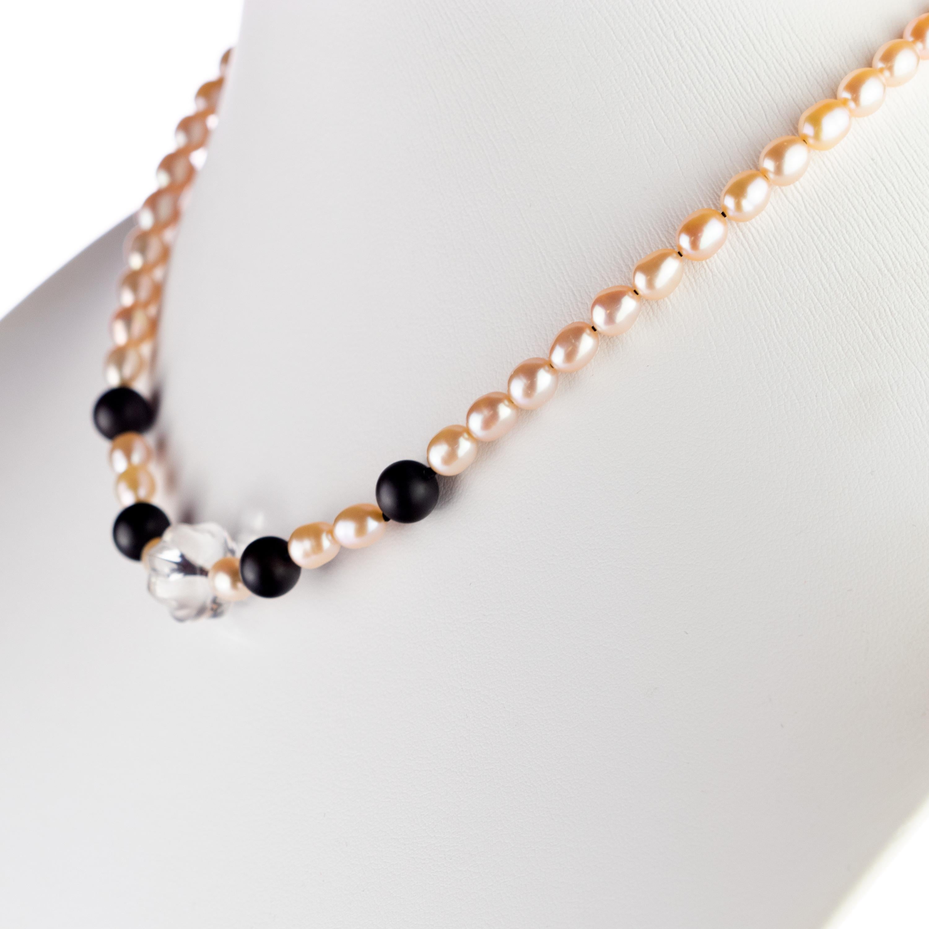 Intini Jewels Collana moderna in oro giallo 14 carati con perle, agata e cristalli di rocca in vendita 1