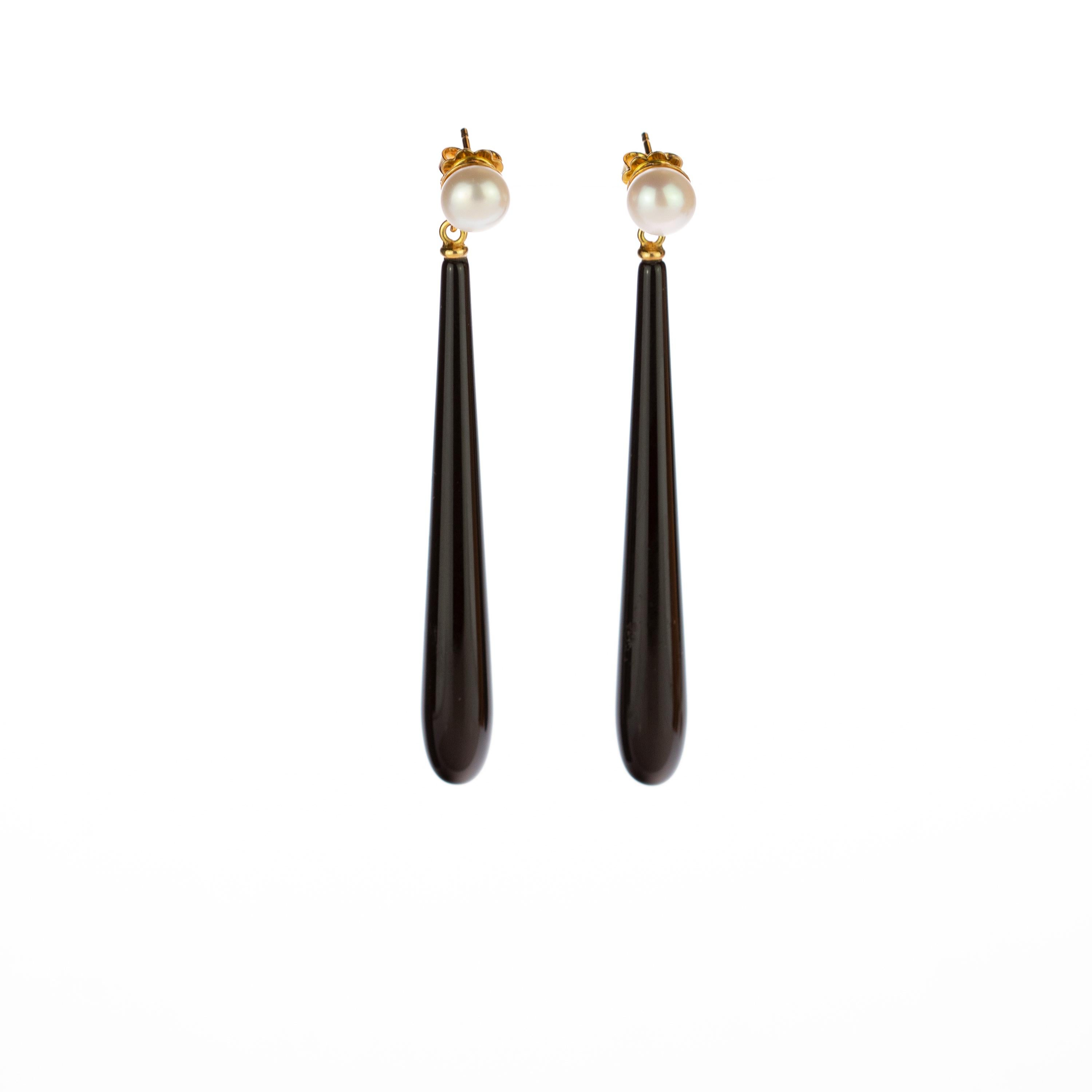 Long thin bold black agate stick earrings with stunning natural pearls. Masterfully created by italians hands each feature creates a mixed shaped design reflecting pulish gems that are the perfect combination of a romantiche and comfortable piece.
