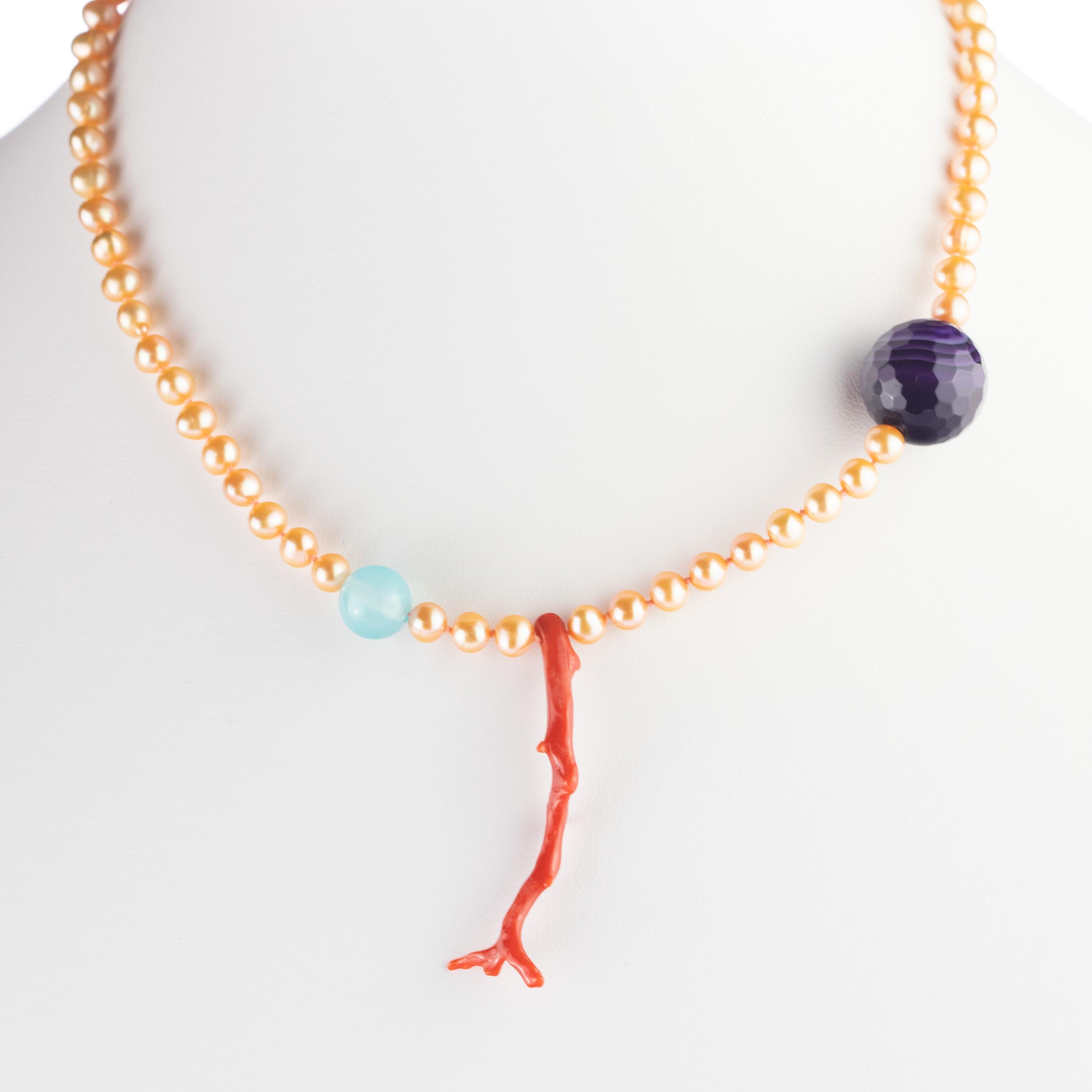 Intini Jewels Collier moderne facetté en or jaune 18 carats avec perles, corail et agate Neuf - En vente à Milano, IT