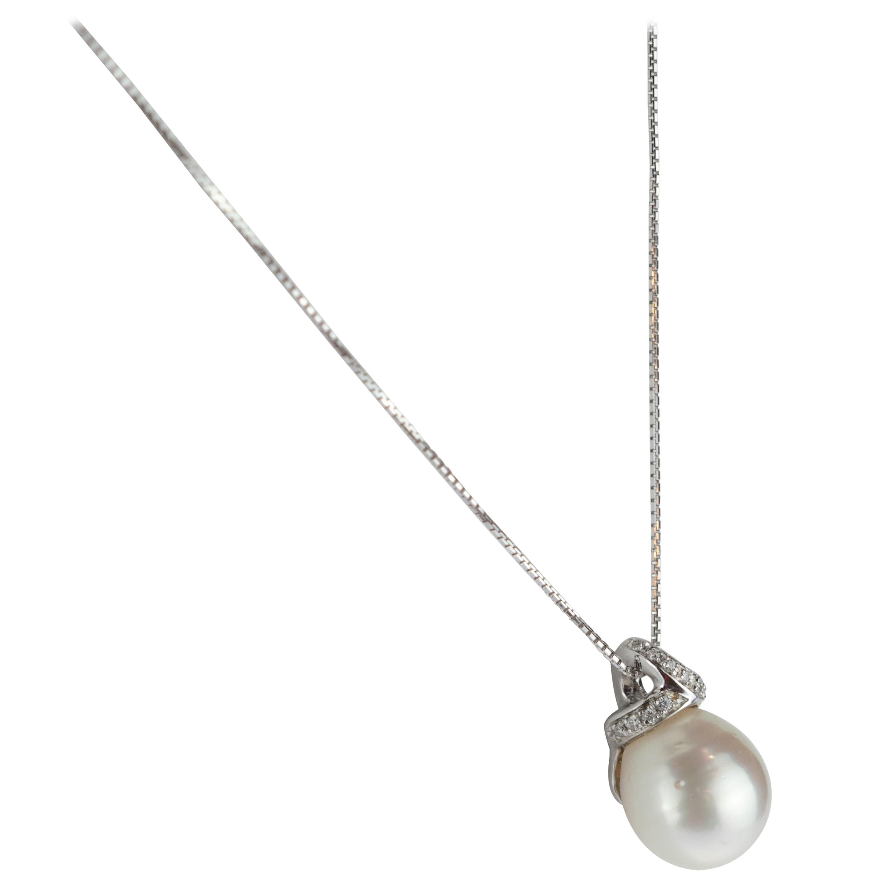 Intini Jewels Pearl Diamond Pendant 18 Karat White Gold Crafted Chain Necklace For Sale