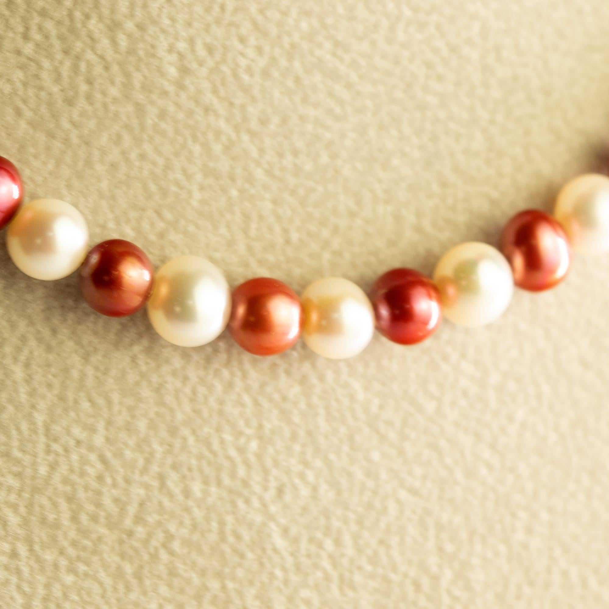 Intini Collier en or 18 carats avec fermeture en perles, perles et perles style Boho Chic Deco Neuf - En vente à Milano, IT