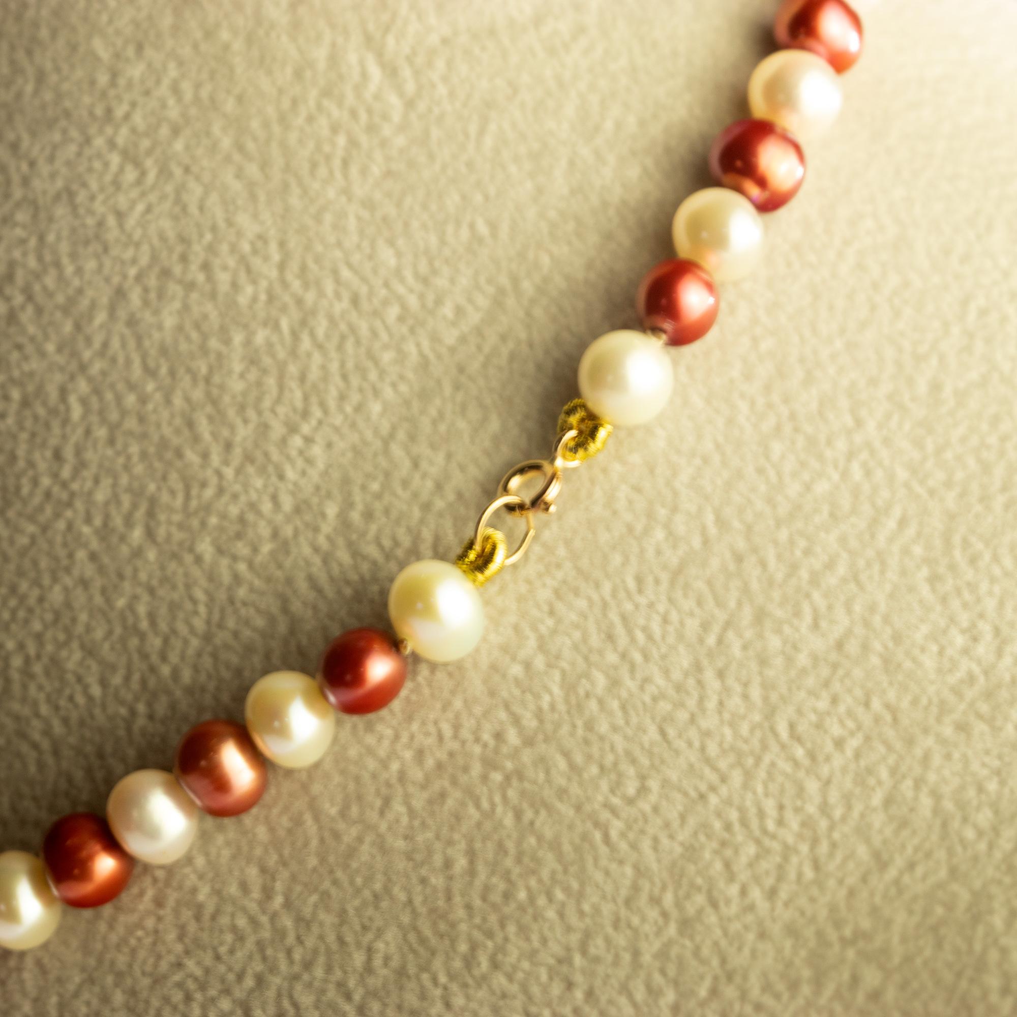 Intini Collier en or 18 carats avec fermeture en perles, perles et perles style Boho Chic Deco Unisexe en vente