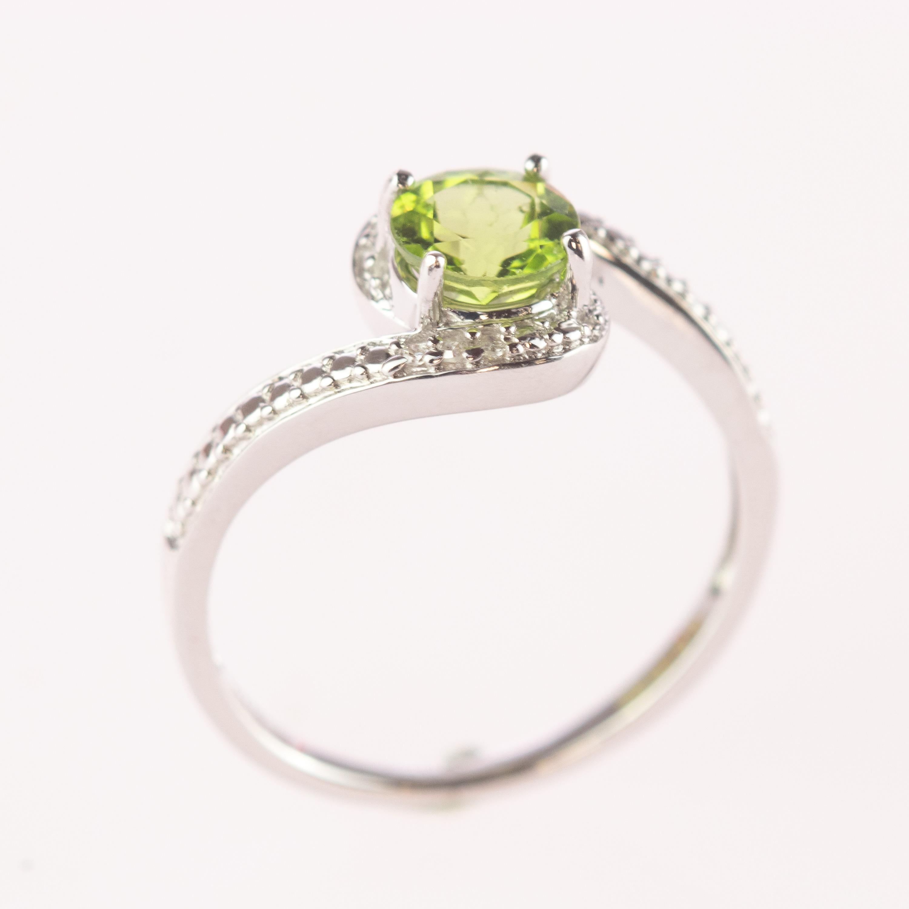 Art Nouveau Intini Jewels Peridot Diamond 9 Karat Gold Vintage Contrarie Cocktail Italy Ring For Sale