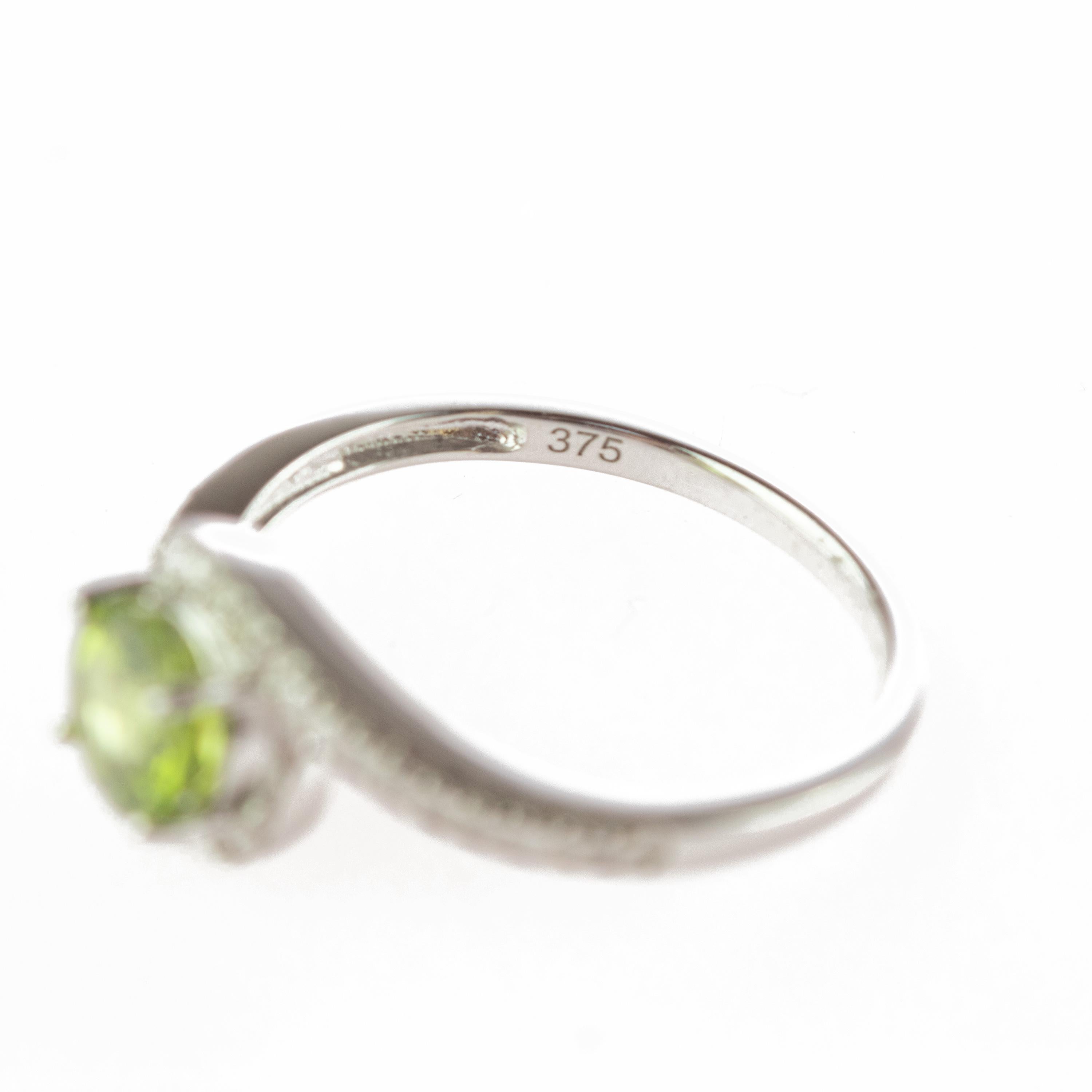 Round Cut Intini Jewels Peridot Diamond 9 Karat Gold Vintage Contrarie Cocktail Italy Ring For Sale