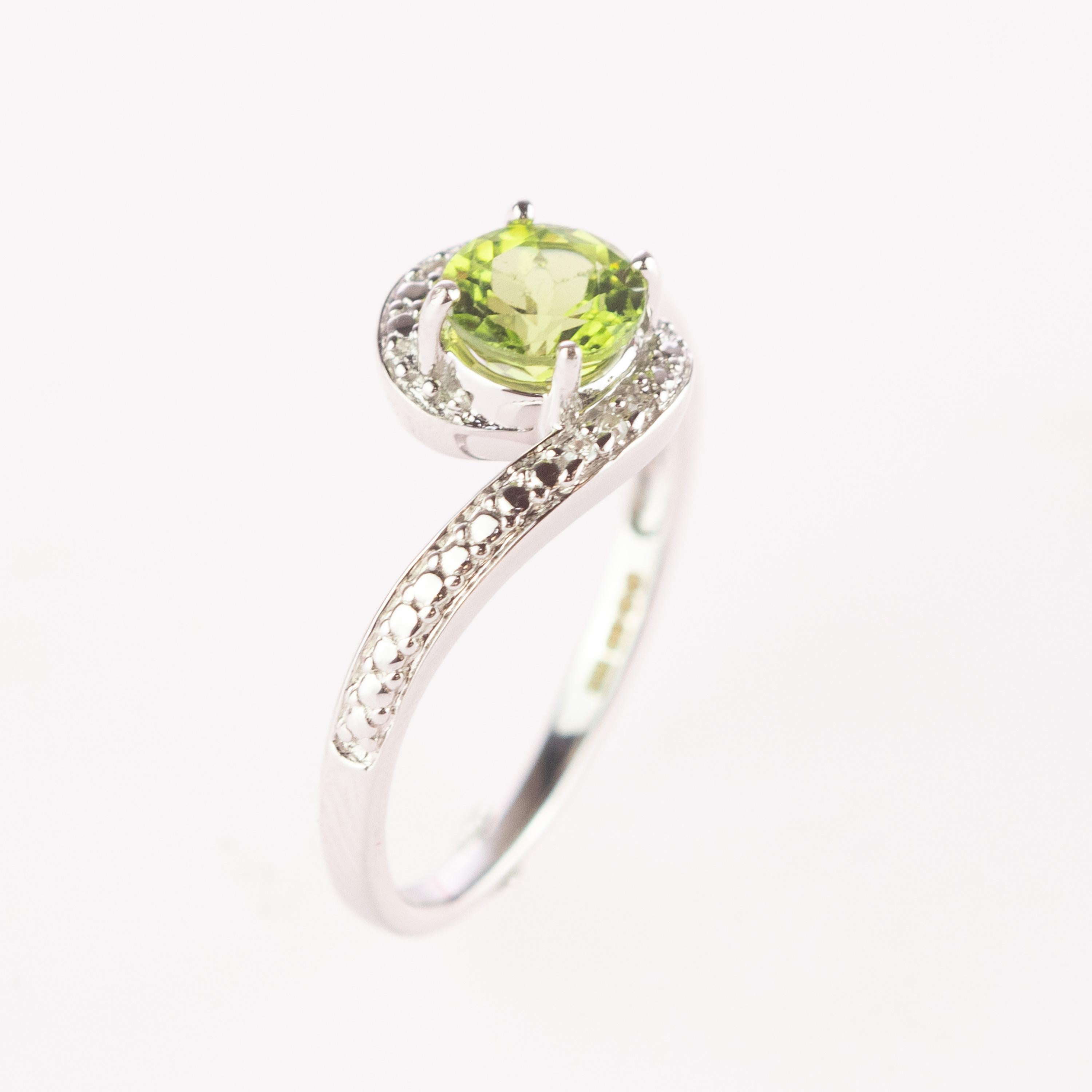 Women's Intini Jewels Peridot Diamond 9 Karat Gold Vintage Contrarie Cocktail Italy Ring For Sale