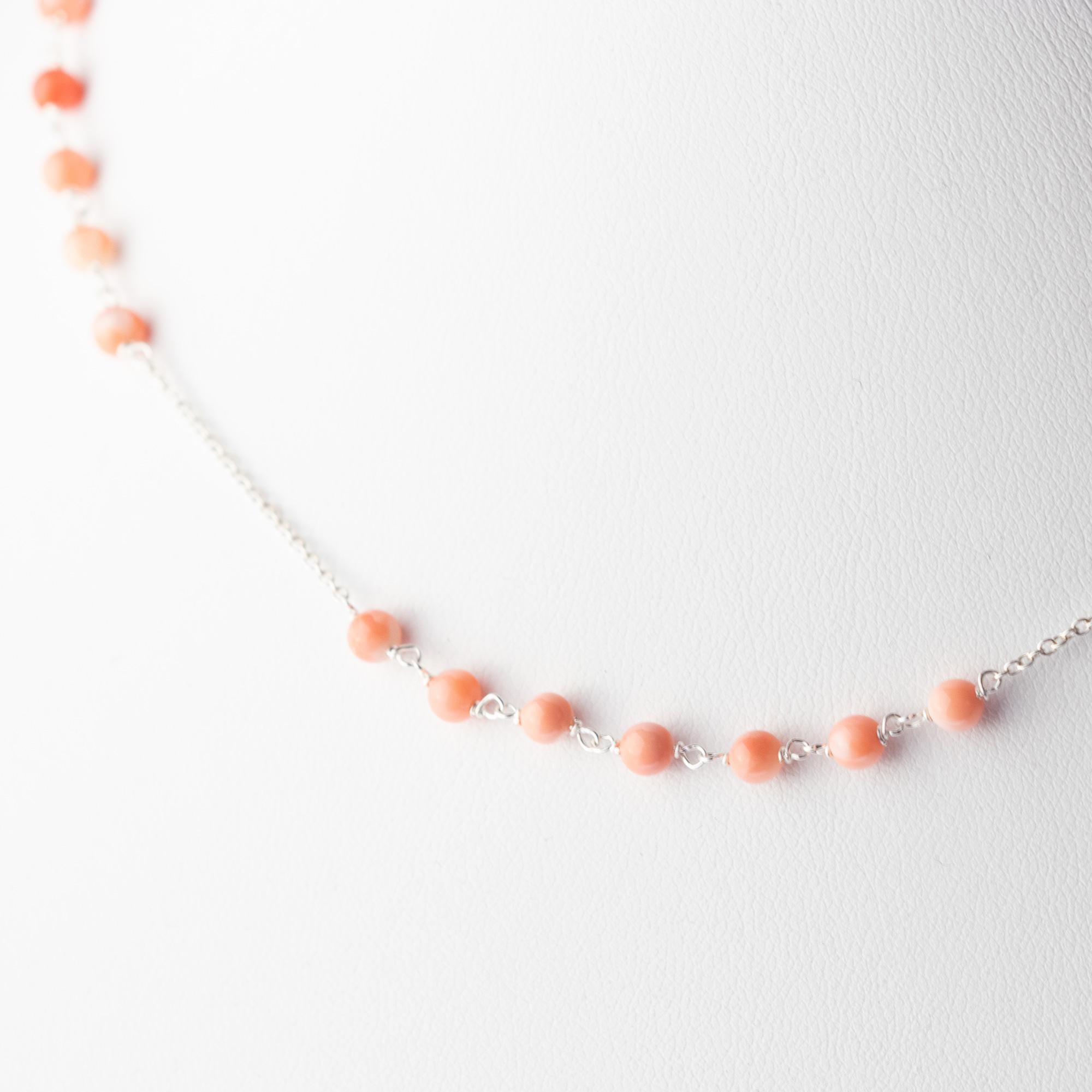 Collar de cóctel Intini Jewels Esferas de coral rosa con cadena de oro blanco de 18 quilates en Nuevo estado para la venta en Milano, IT