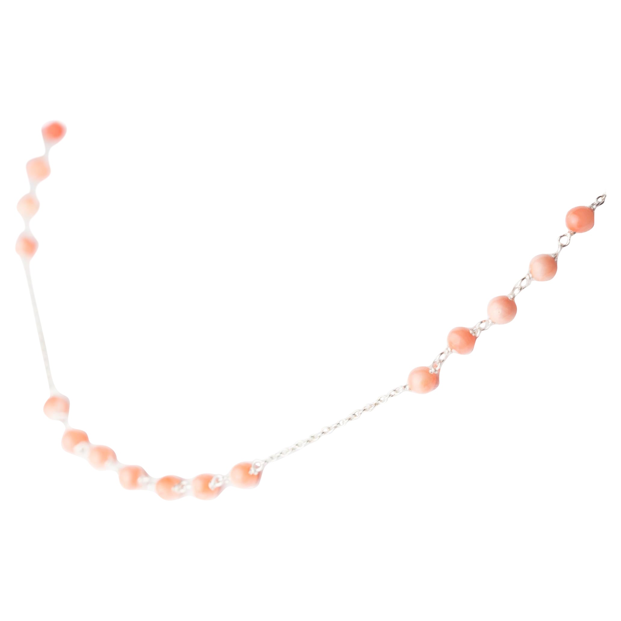 Collar de cóctel Intini Jewels Esferas de coral rosa con cadena de oro blanco de 18 quilates en venta