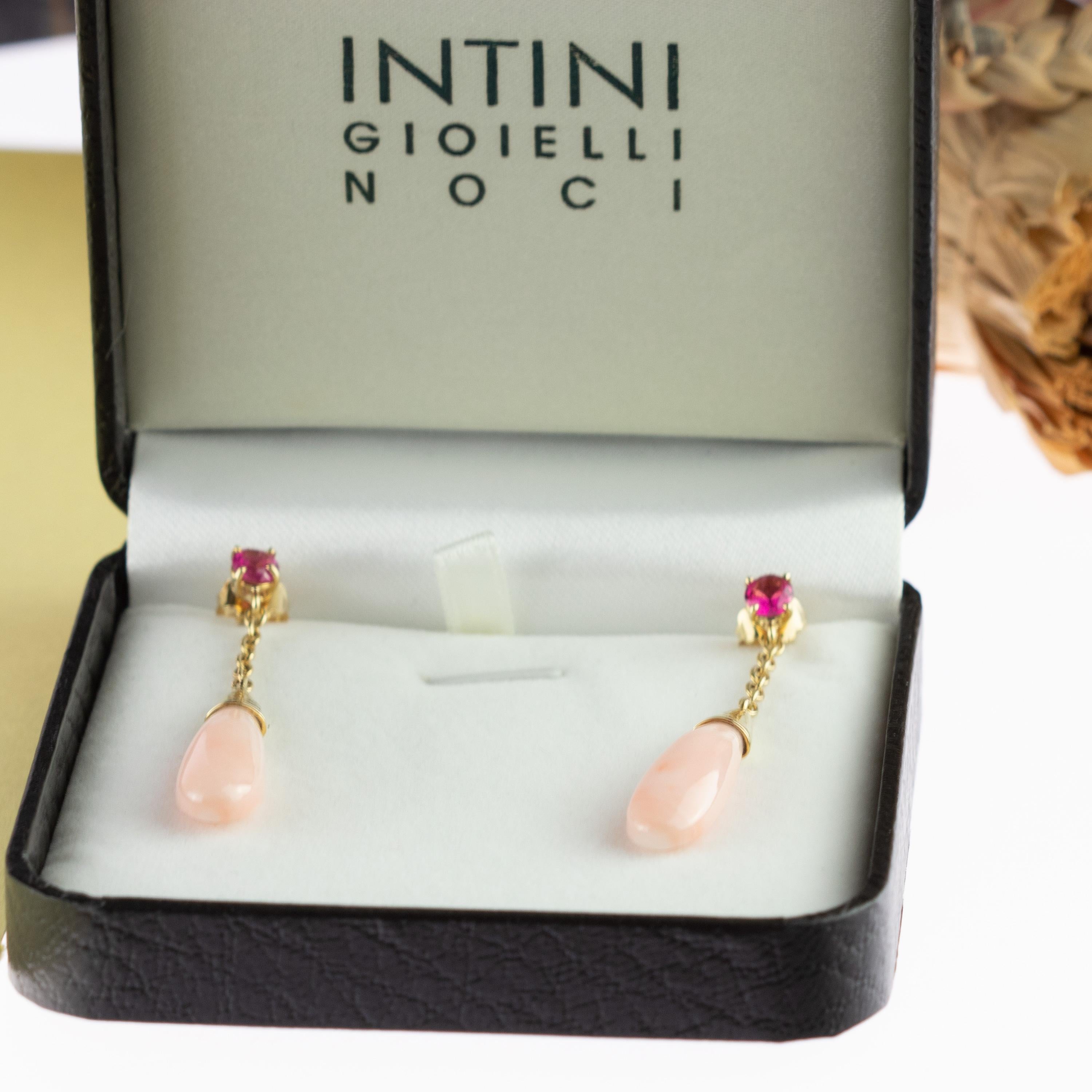Romantic Intini Jewels Pink Coral Violet Tourmaline 18 Karat Gold Chain Drop Chic Earring For Sale