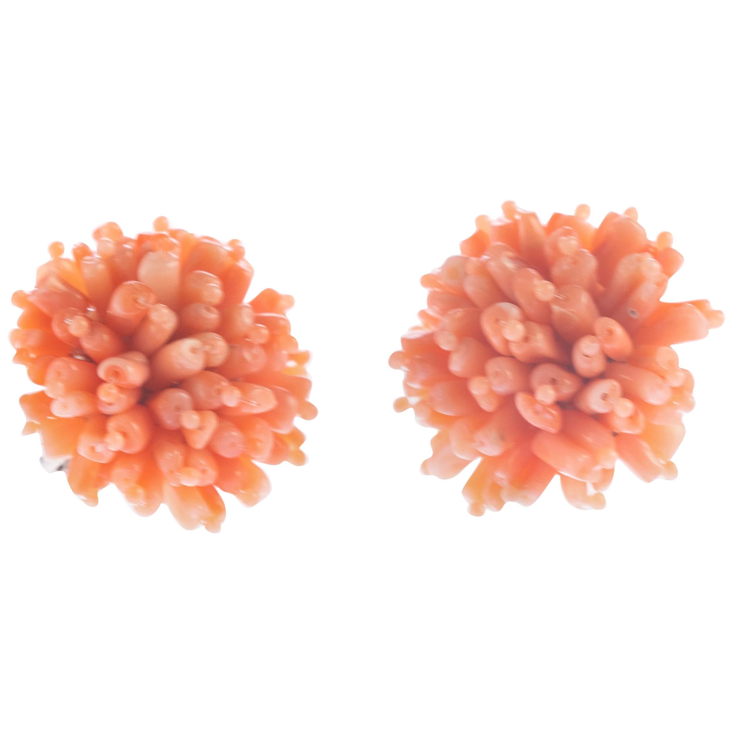 Intini Jewels Clips d
oreilles cocktail roses en forme de fleur en corail méditerranéen, faits à la main