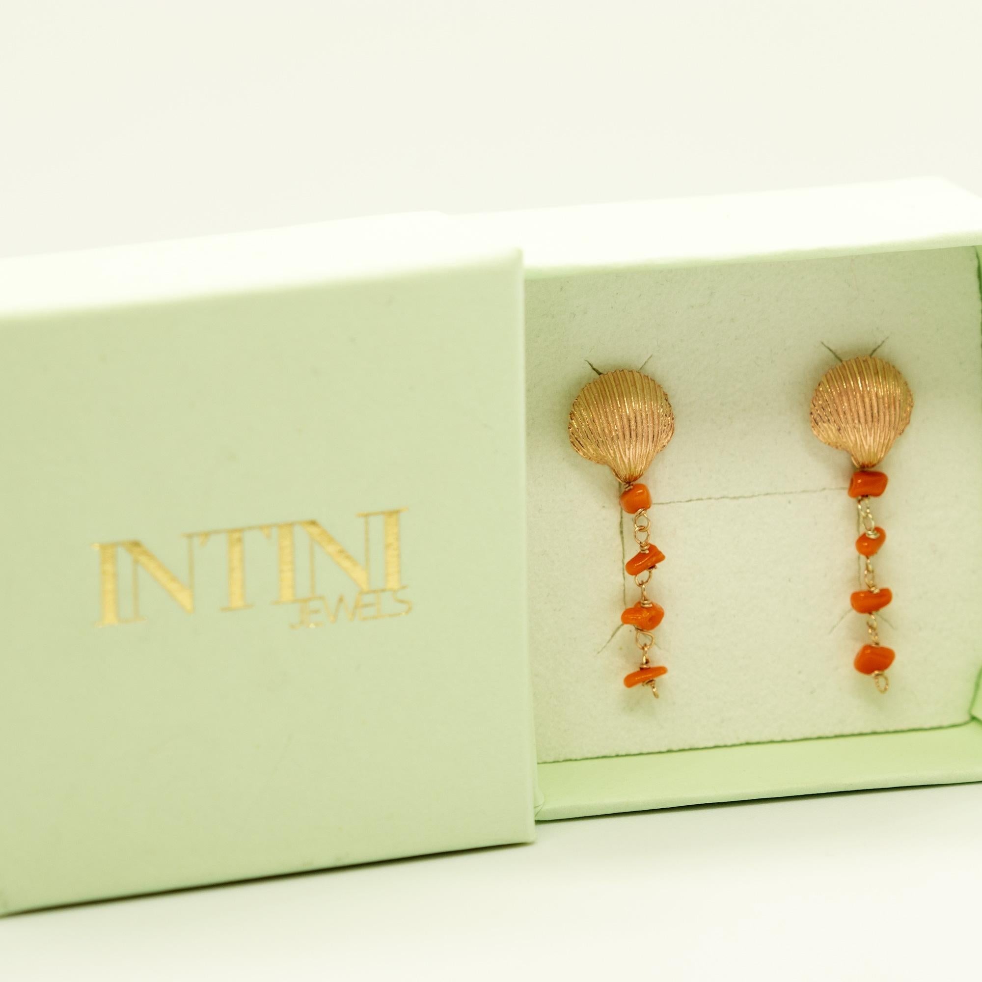 Intini Jewels Pendientes de verano en forma de concha de plata rosa Coral rojo Boho Chic en venta 1