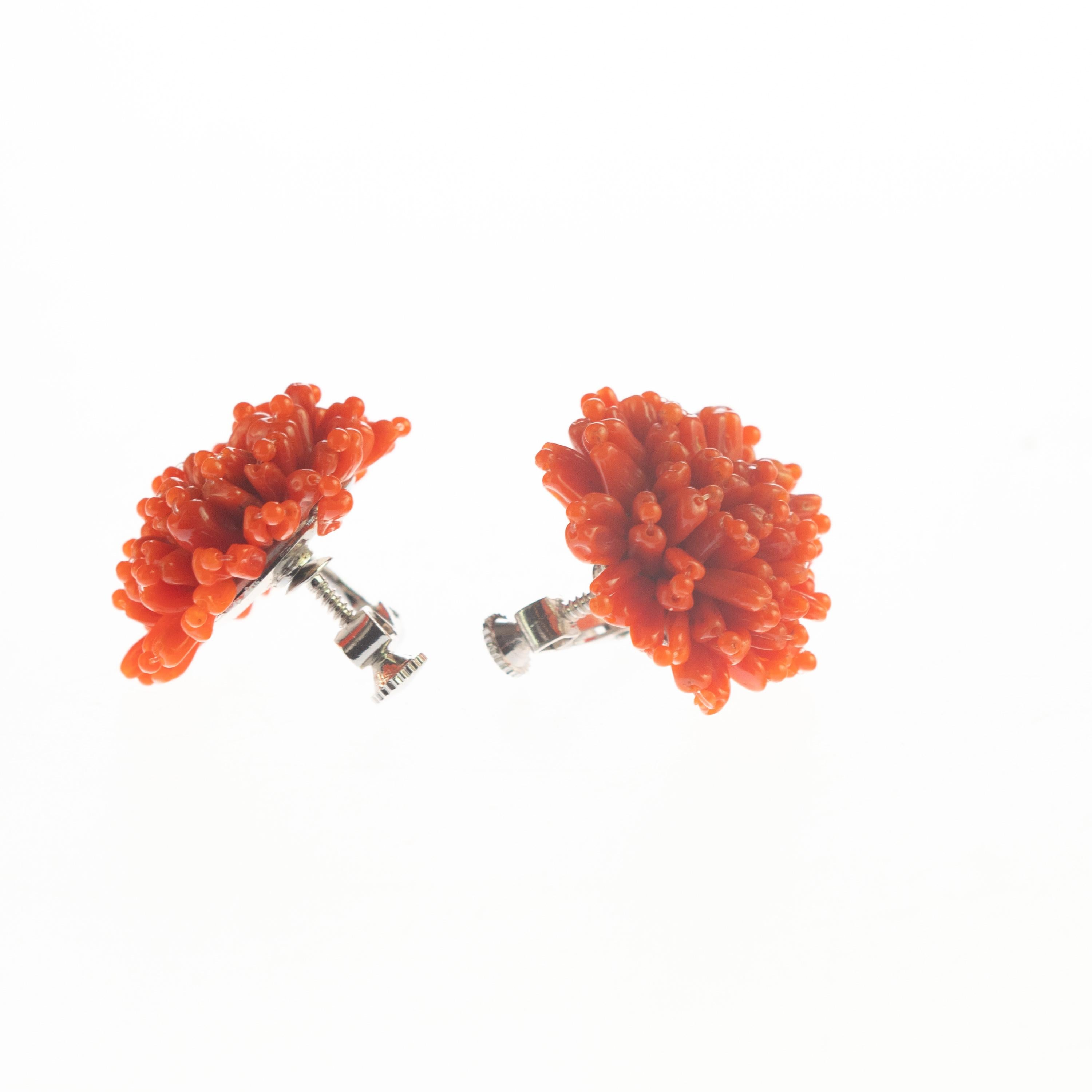 Marvelous and splendid design of mediterranean red coral flowers that evoke the magic and delicacy of Italian designs. The simplicity of the piece that creates a unique and unrepeatable cocktail jewel. Clip on earrings with stunning natural coral