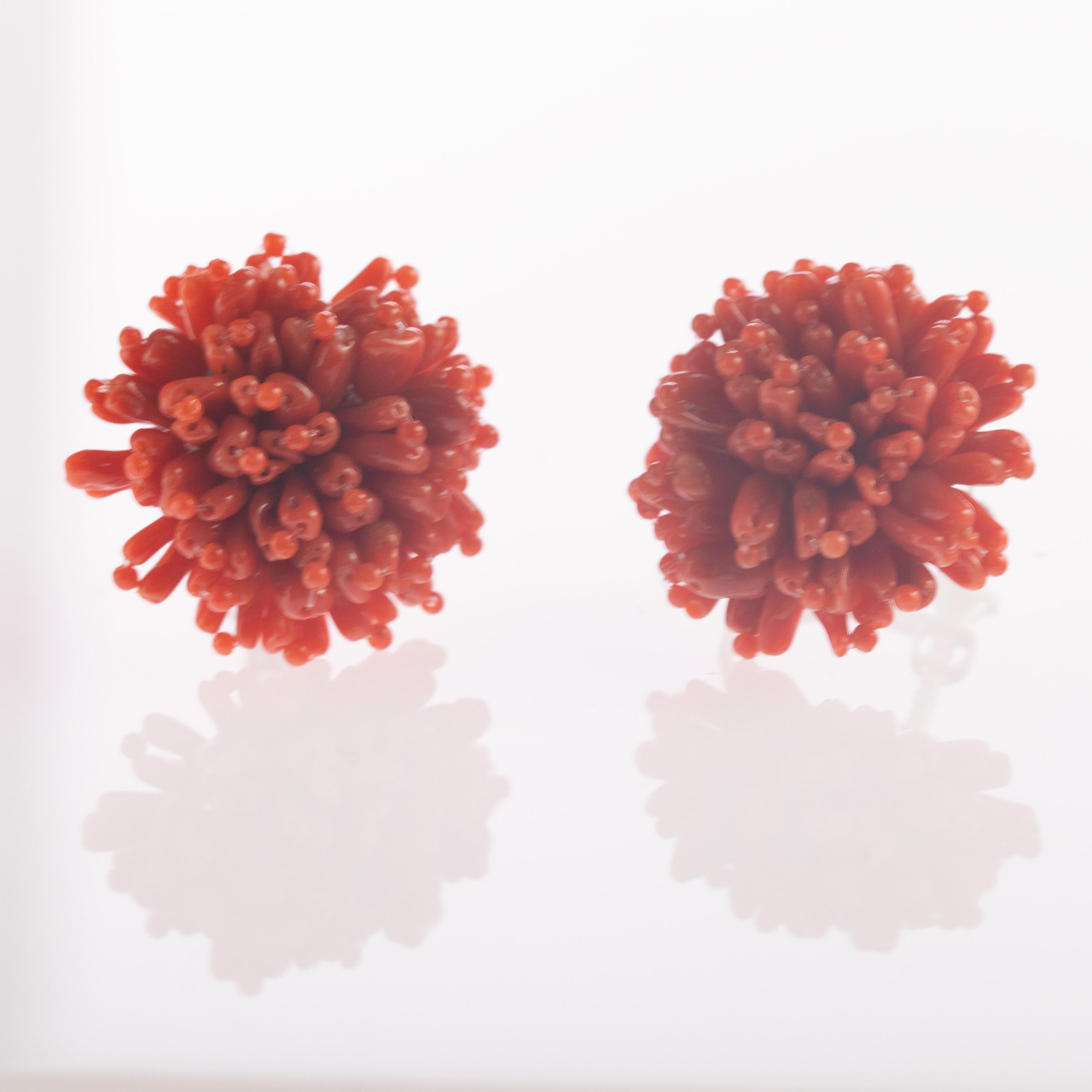 Intini Jewels Red Mediterranean Coral Flower Handmade Clip-On Cocktail Earrings In New Condition For Sale In Milano, IT