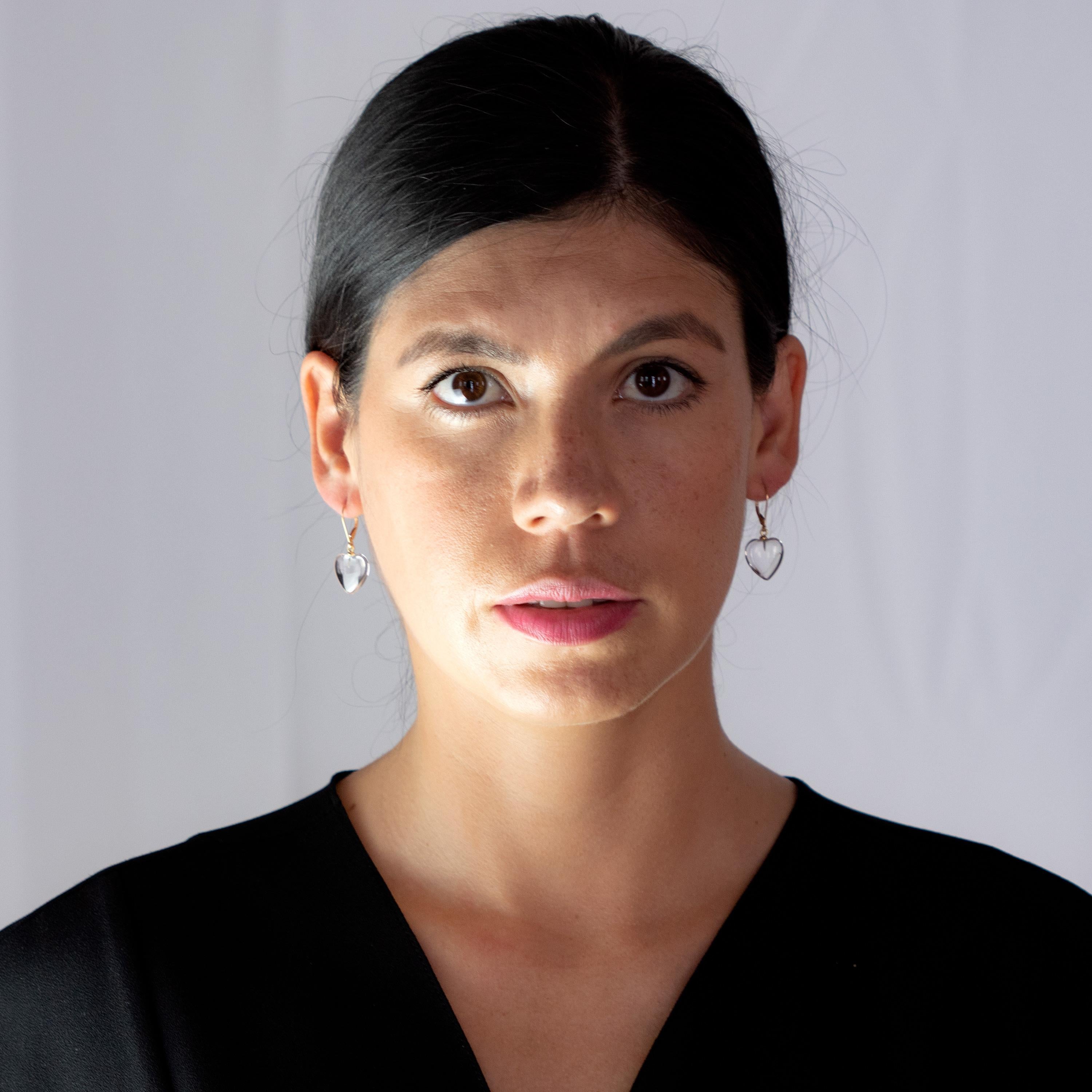 Intini Jewels Pendientes Boho Corazón de Cristal de Roca de Oro de 18 Kilates con Gota de Amor en venta 3