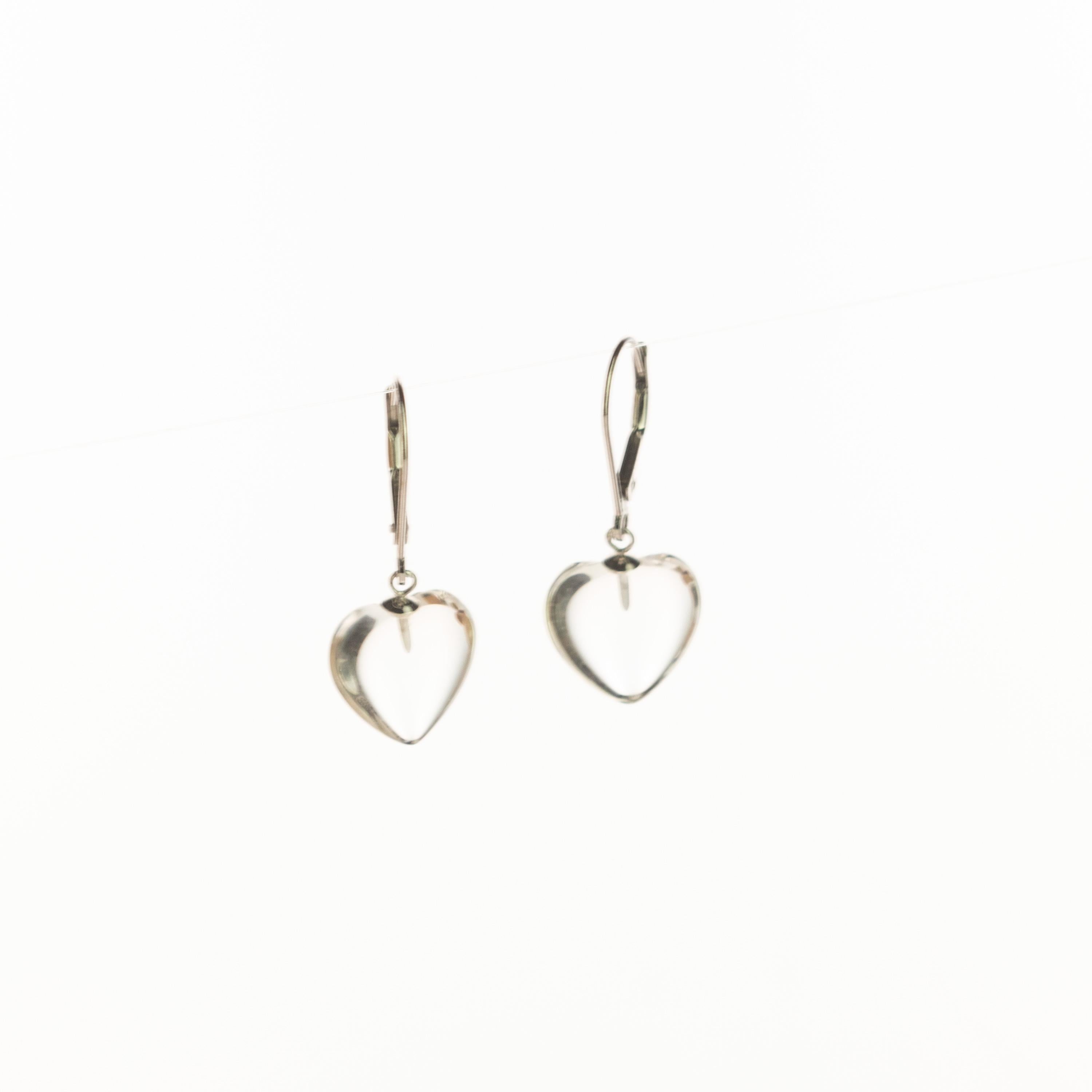 Intini Jewels Boucles d'oreilles à levier style Boho en or 18 carats avec cœur en cristal de roche et pendentifs en forme de cœur en vente 1