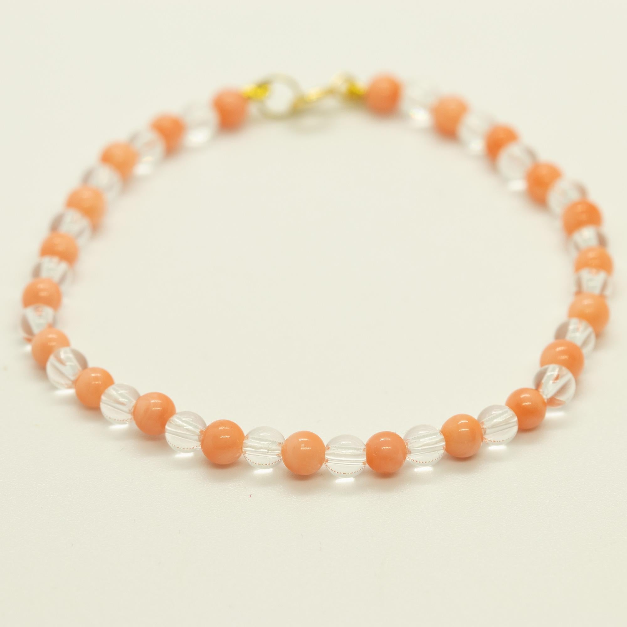 Intini Juwelen Bergkristall Rosa Koralle Boho Chic Deco Gold Weiß Quarz-Armband (Rundschliff) im Angebot