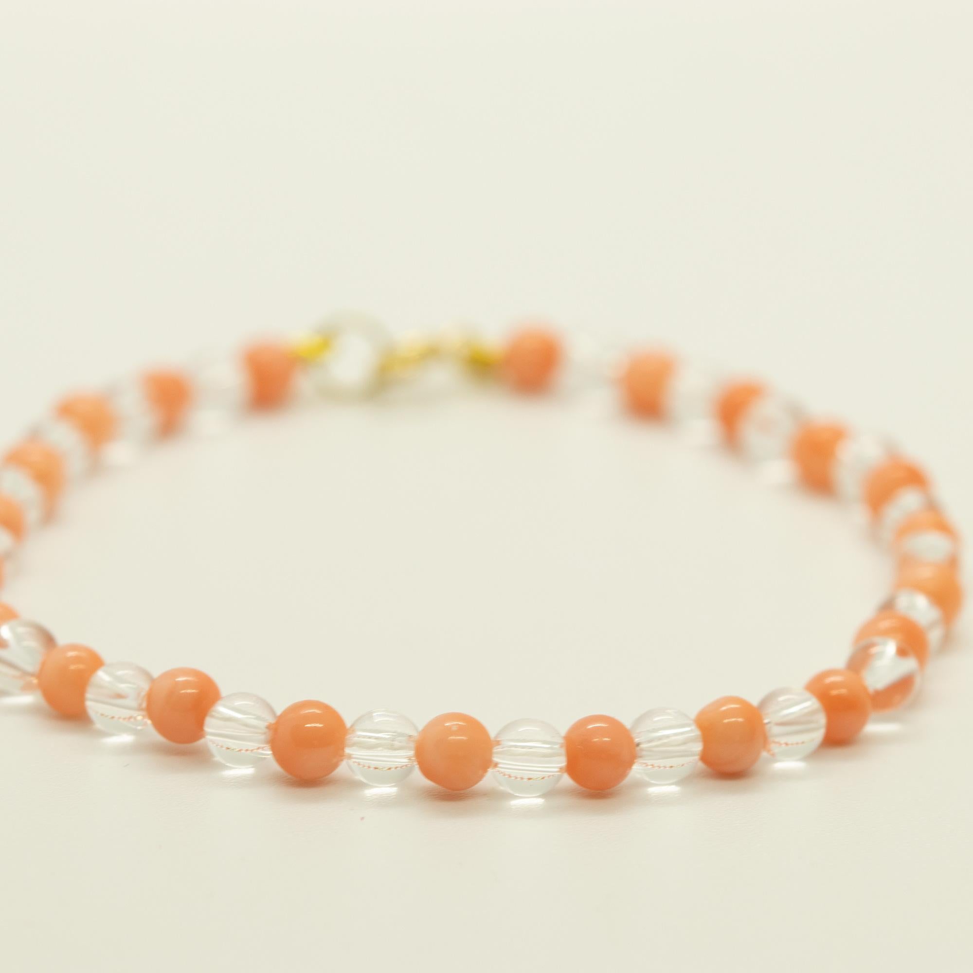 Intini Juwelen Bergkristall Rosa Koralle Boho Chic Deco Gold Weiß Quarz-Armband für Damen oder Herren im Angebot