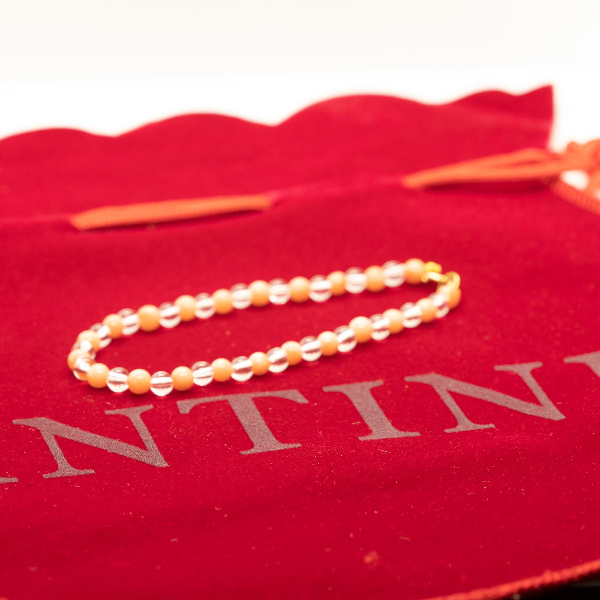 Intini Juwelen Bergkristall Rosa Koralle Boho Chic Deco Gold Weiß Quarz-Armband im Angebot 1