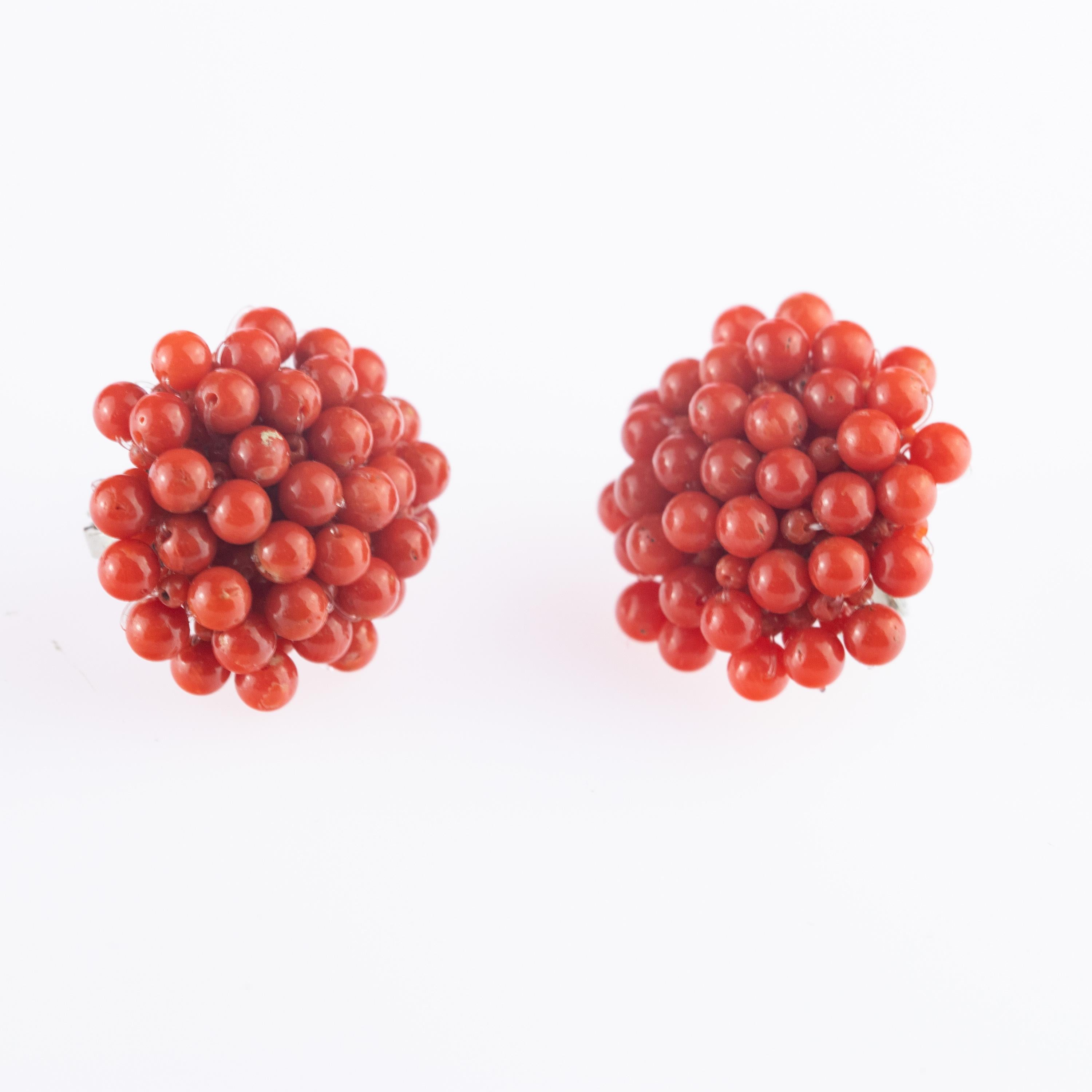 Marvelous and splendid design of mediterranean red coral flowers that evoke the magic and delicacy of Italian designs. The simplicity of the piece that creates a unique and unrepeatable cocktail jewel. Clip on earrings with stunning natural coral