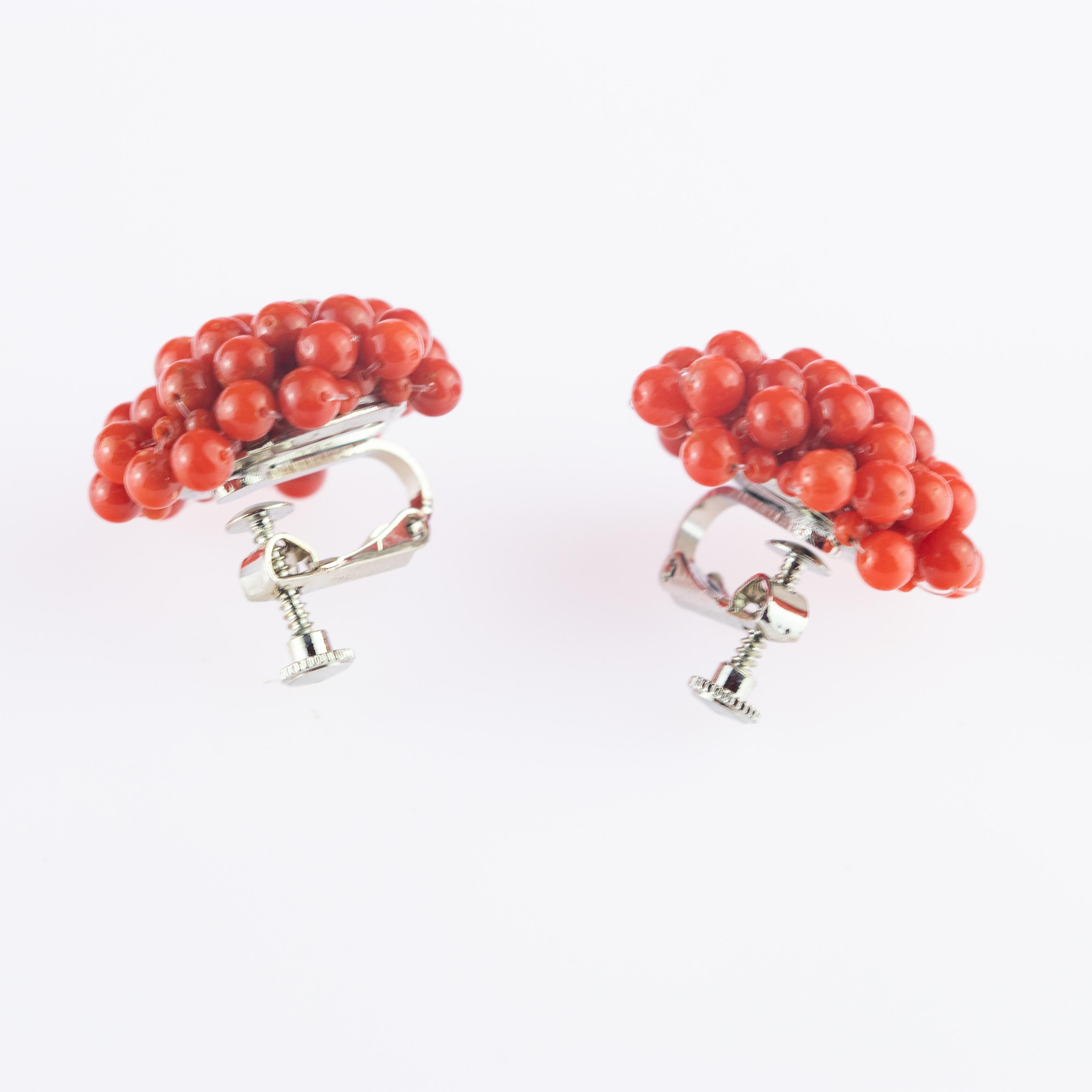 Intini Jewels Round Red Mediterranean Coral Flower Handmade Clip-On Earrings In New Condition For Sale In Milano, IT
