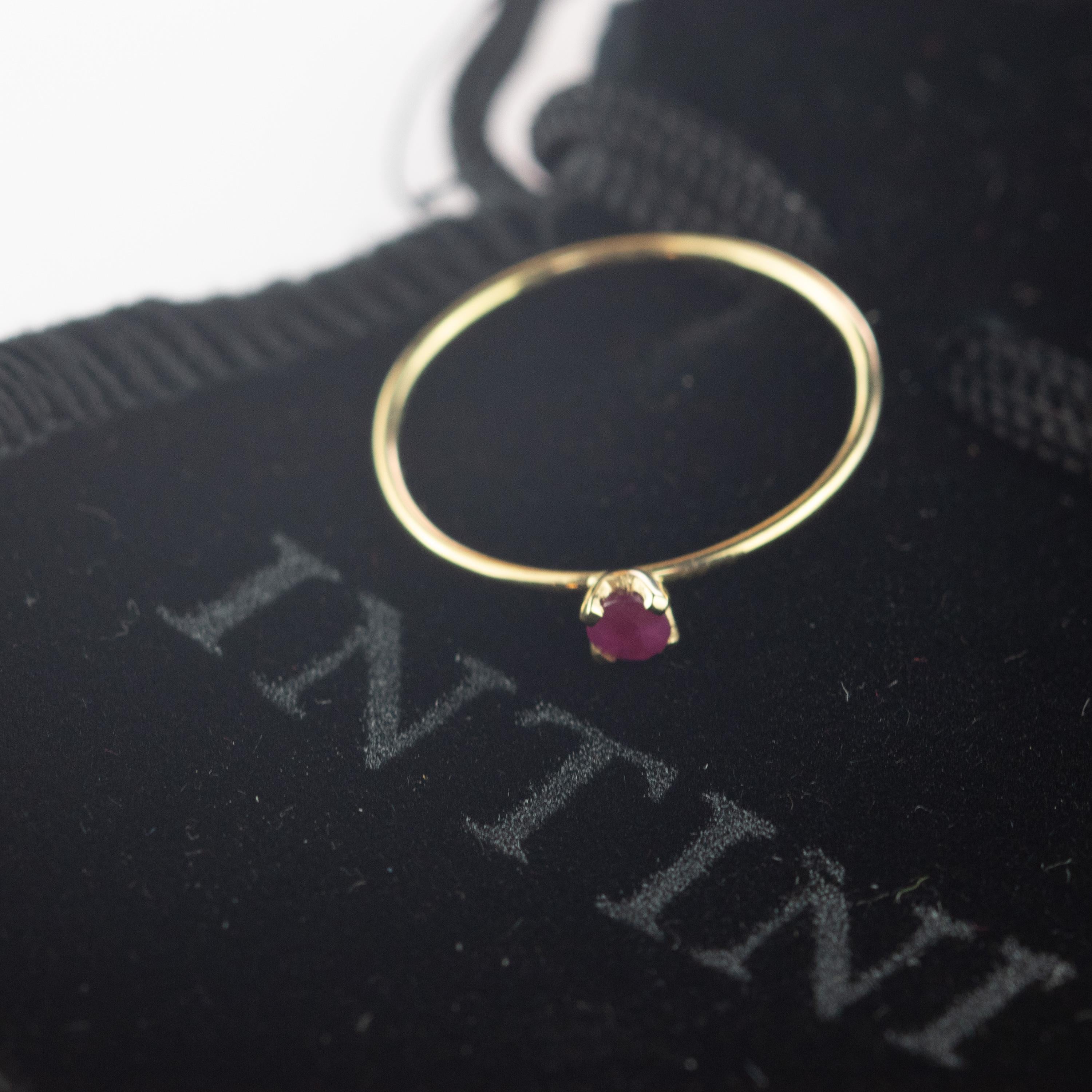 Stunning and magnificent ruby ring with 18 karat yellow gold. This epic jewellery piece is an outstanding display of quality and Italian handmade royal craftsmanship. Create a fashionable look full of light and desire. This handmade ring will